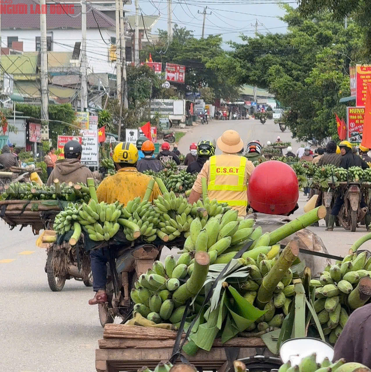 Hình ảnh khác lạ tại ngã 3 chợ Tân Long - nơi xe tải lao vào chợ khiến 3 người chết - Ảnh 12.