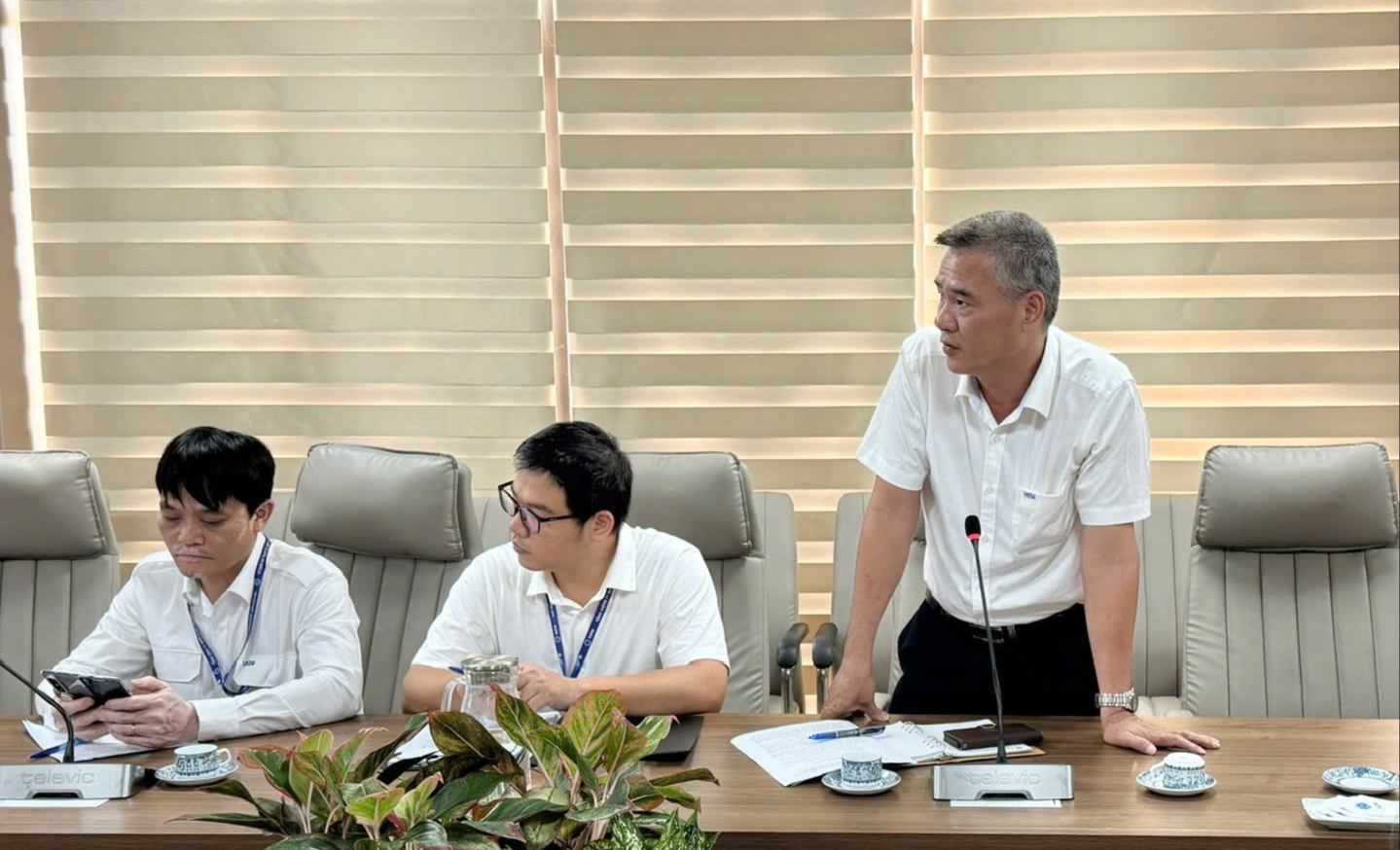 Quản lý bay họp khẩn trước dự báo siêu bão Ragasa mạnh nhất lịch sử trên Biển Đông- Ảnh 1.