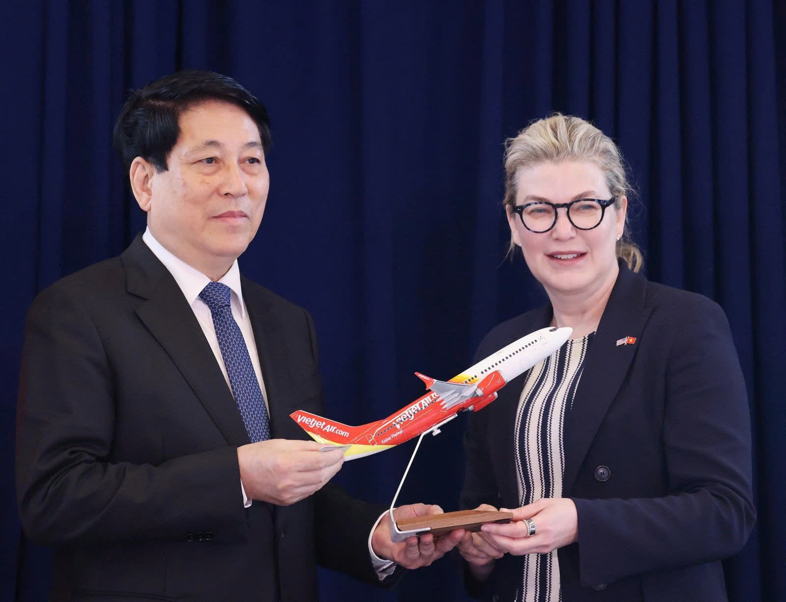 Chủ tịch nước chứng kiến Vietjet nhận bàn giao máy bay Boeing đầu tiên trong đơn hàng 200 chiếc - Ảnh 8.
