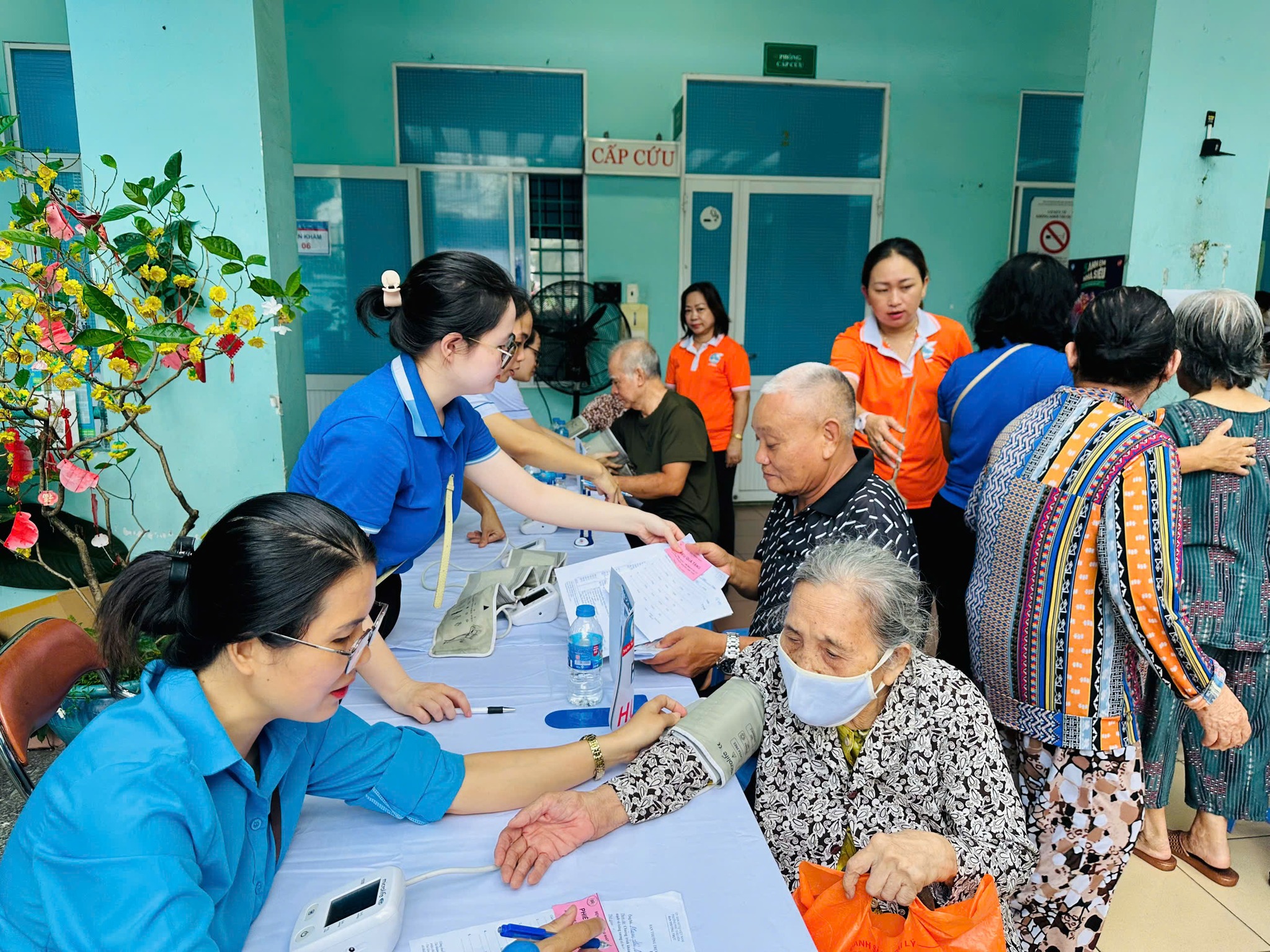 Sưởi ấm tuổi già- Ảnh 1.