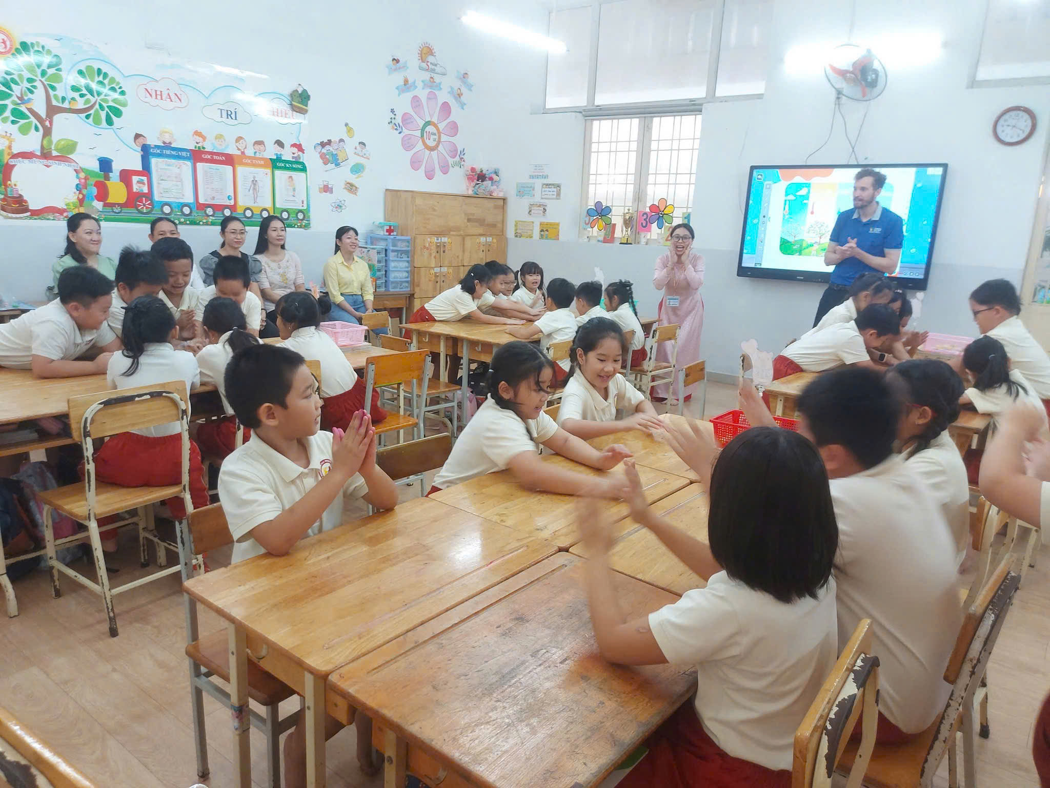 Kiên trì 20 năm để tiếng Anh thành ngôn ngữ thứ 2- Ảnh 1.