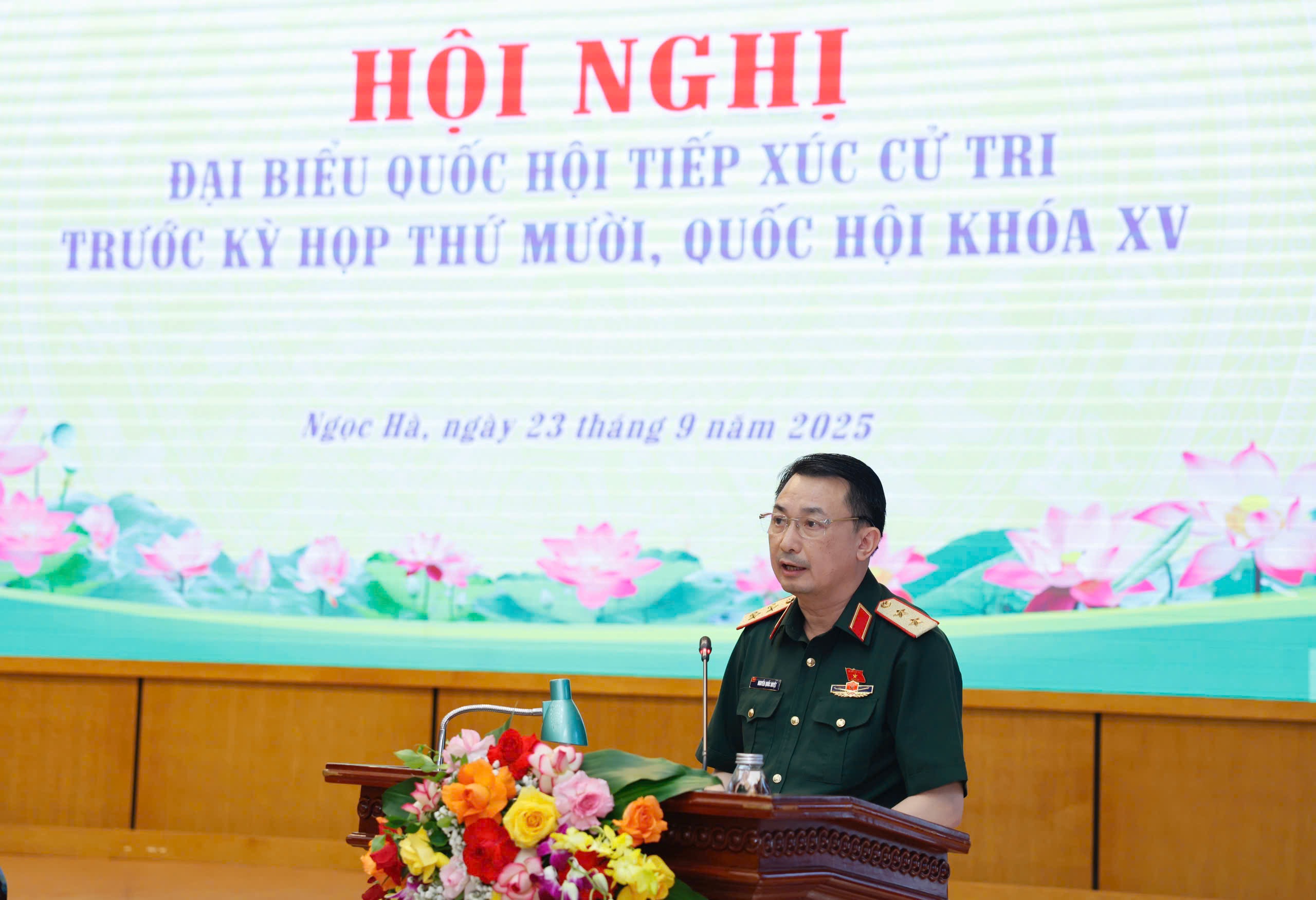 Tổng Bí thư Tô Lâm tiếp xúc cử tri tại Hà Nội trước Kỳ họp thứ 10 Quốc hội khóa XV - Ảnh 4.