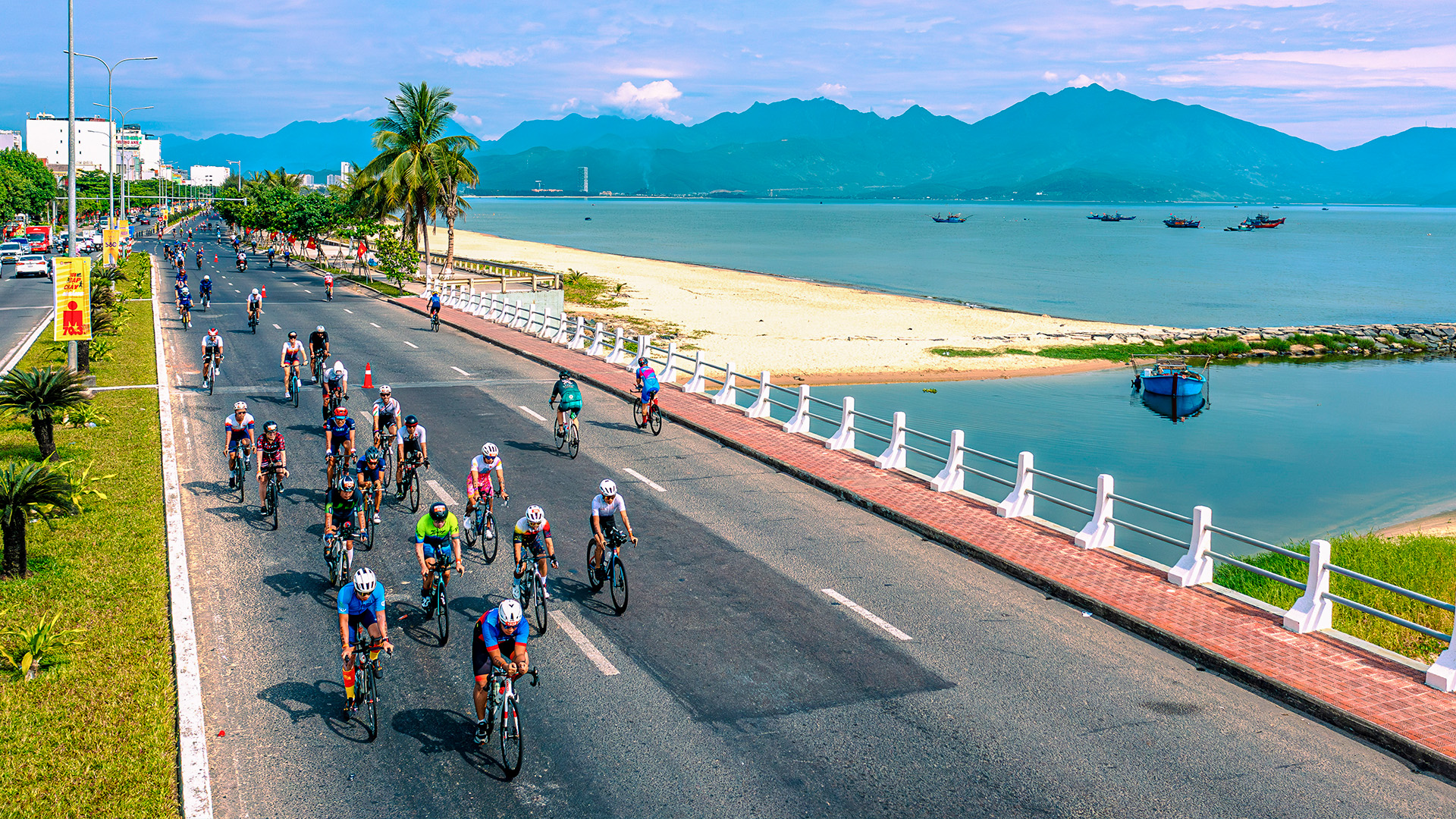 ទីក្រុង Da Nang ធ្វើជាម្ចាស់ផ្ទះកីឡាទ្រីយ៉ាត្លុង IRONMAN - រូបថត ៣. Đà Nẵng đăng cai giải thể thao 3 môn phối hợp IRONMAN- Ảnh 3.