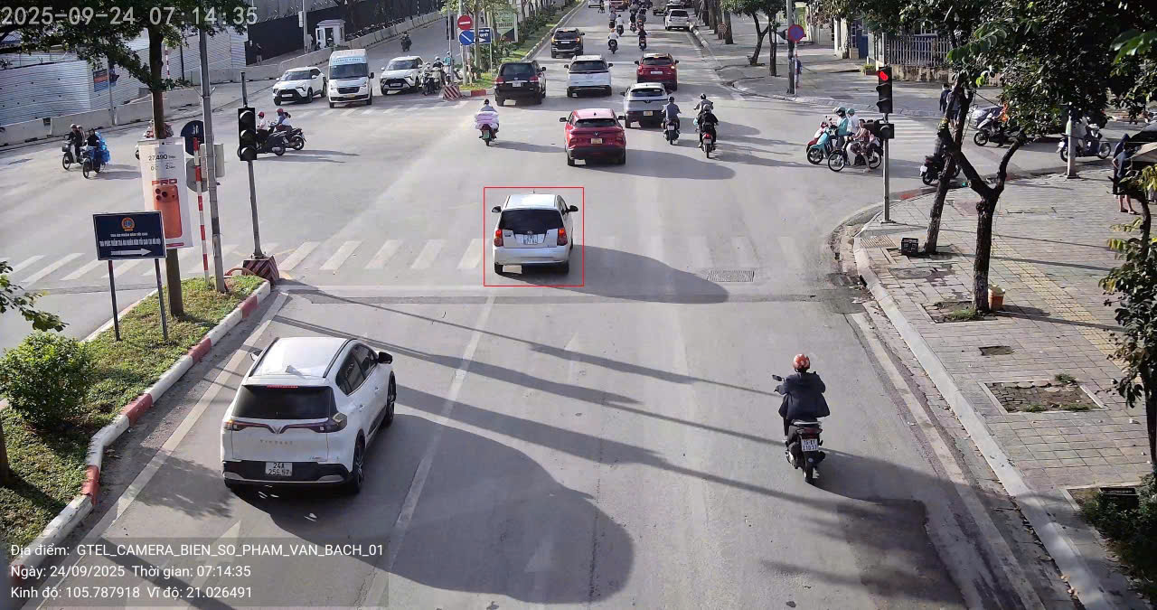 Chỉ nửa ngày thí điểm, camera AI phát hiện hơn 1.450 xe vượt đèn đỏ - Ảnh 1.
