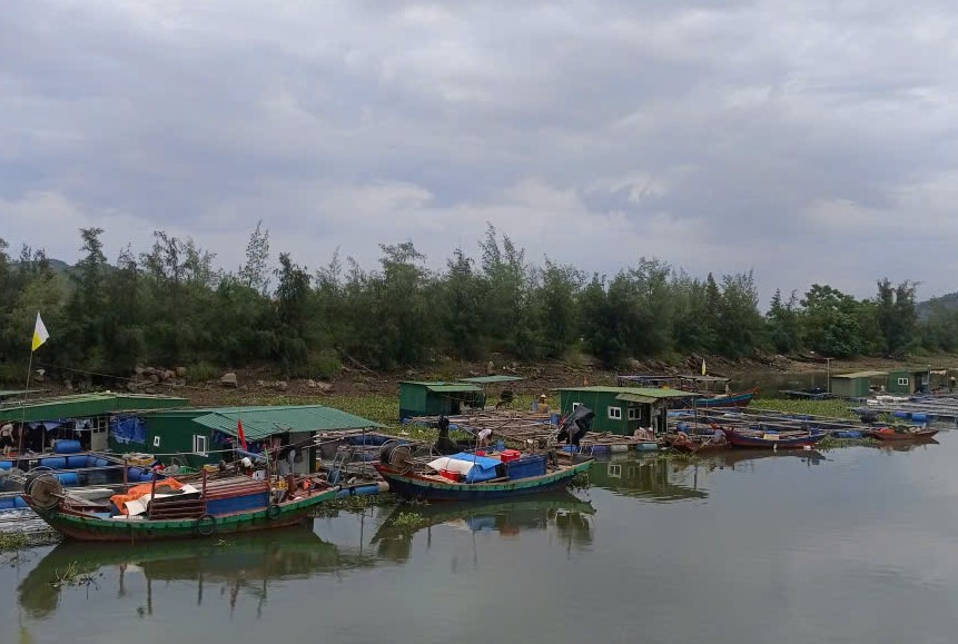 Ứng phó bão số 9, nhiều thủy điện cùng xả lũ- Ảnh 1.