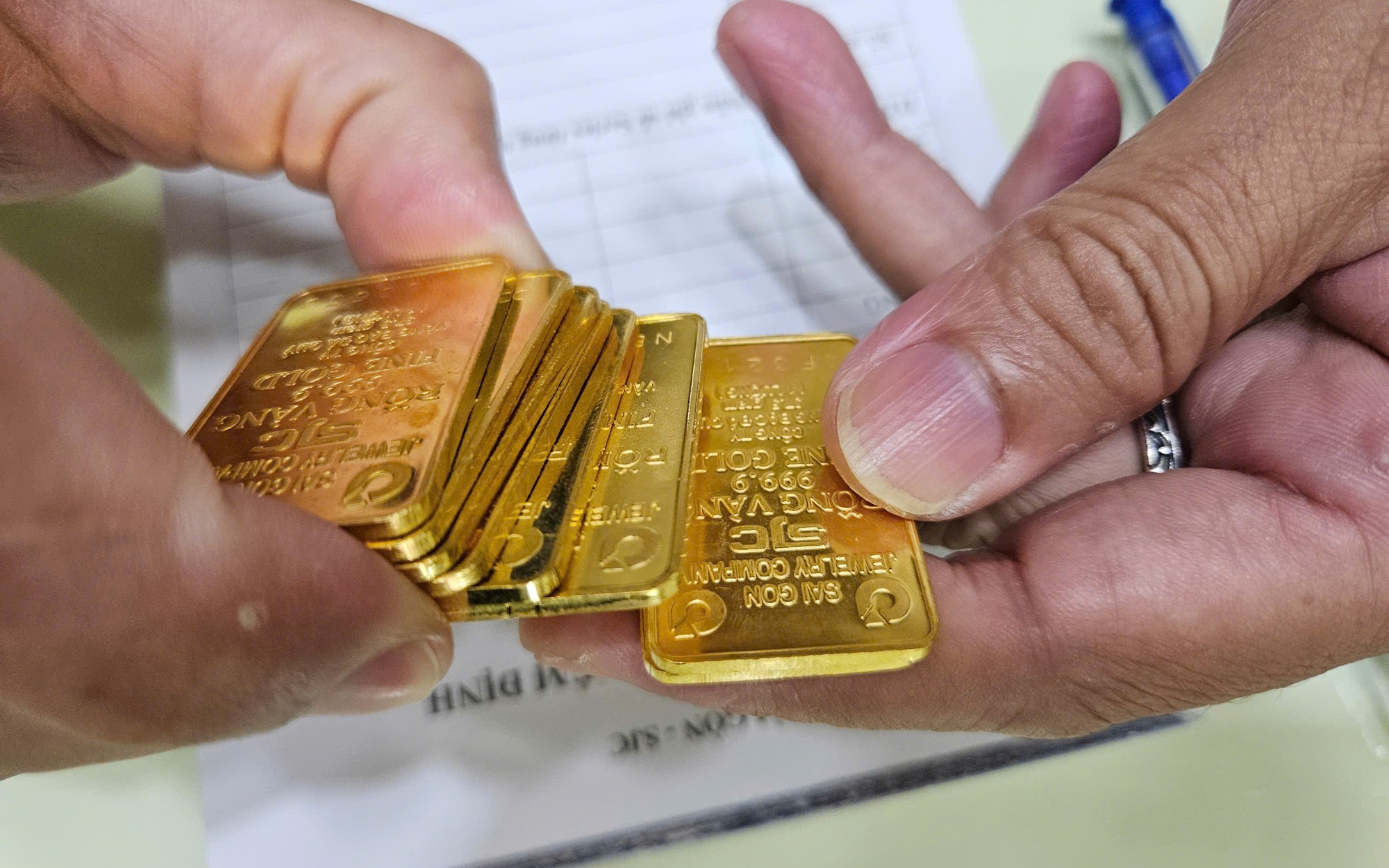 Giá vàng và USD biến động Cuối ngày 24 - 9: Cập nhật mới nhất - Ảnh 1.