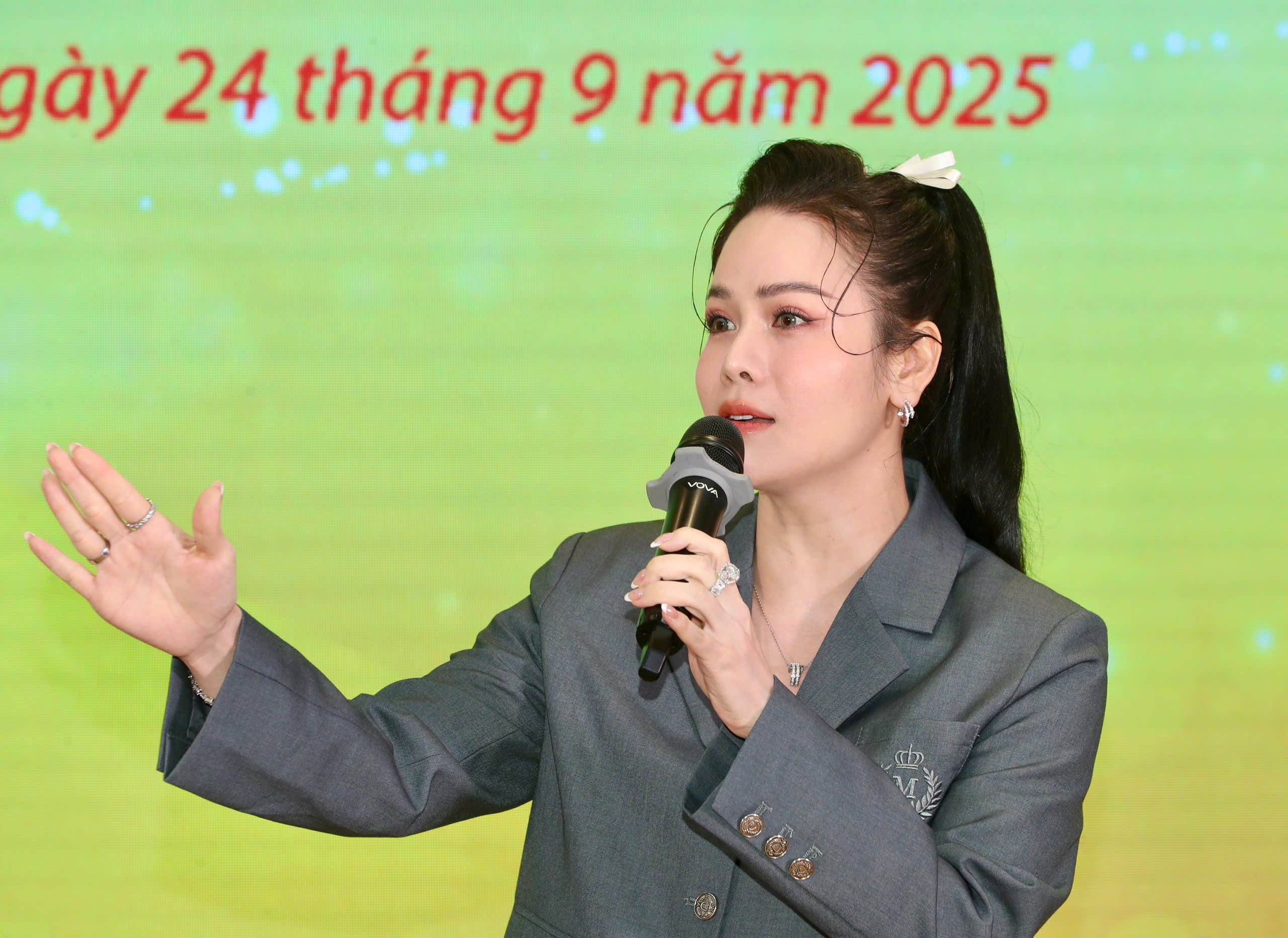 Nhật Kim Anh trao tặng 50 triệu đồng đến "Mai Vàng nhân ái"- Ảnh 2. Nhật Kim Anh trao tặng 50 triệu đồng đến "Mai Vàng nhân ái"- Ảnh 2.