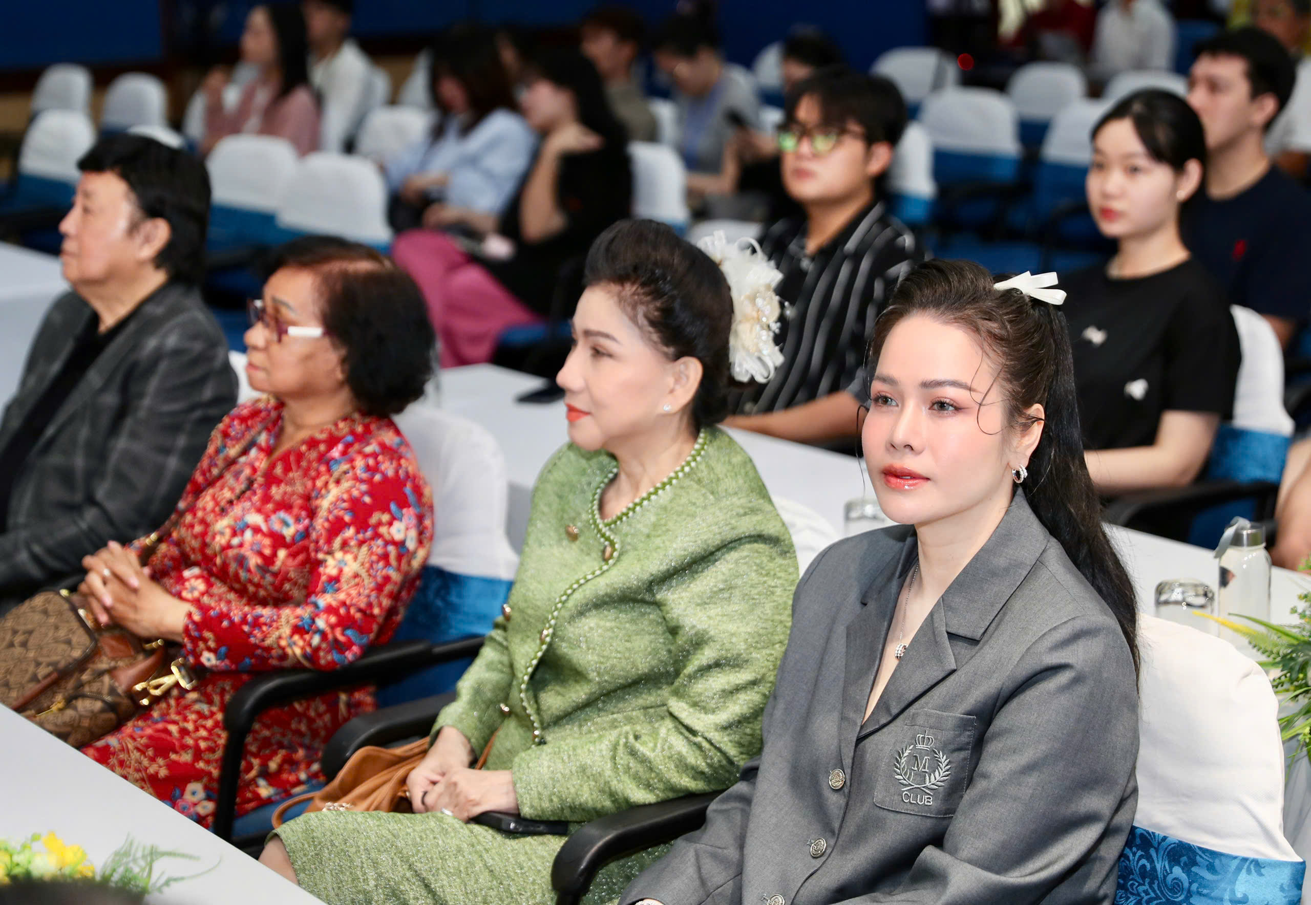 Nhật Kim Anh trao tặng 50 triệu đồng đến "Mai Vàng nhân ái"- Ảnh 1. Nhật Kim Anh trao tặng 50 triệu đồng đến "Mai Vàng nhân ái"- Ảnh 1.