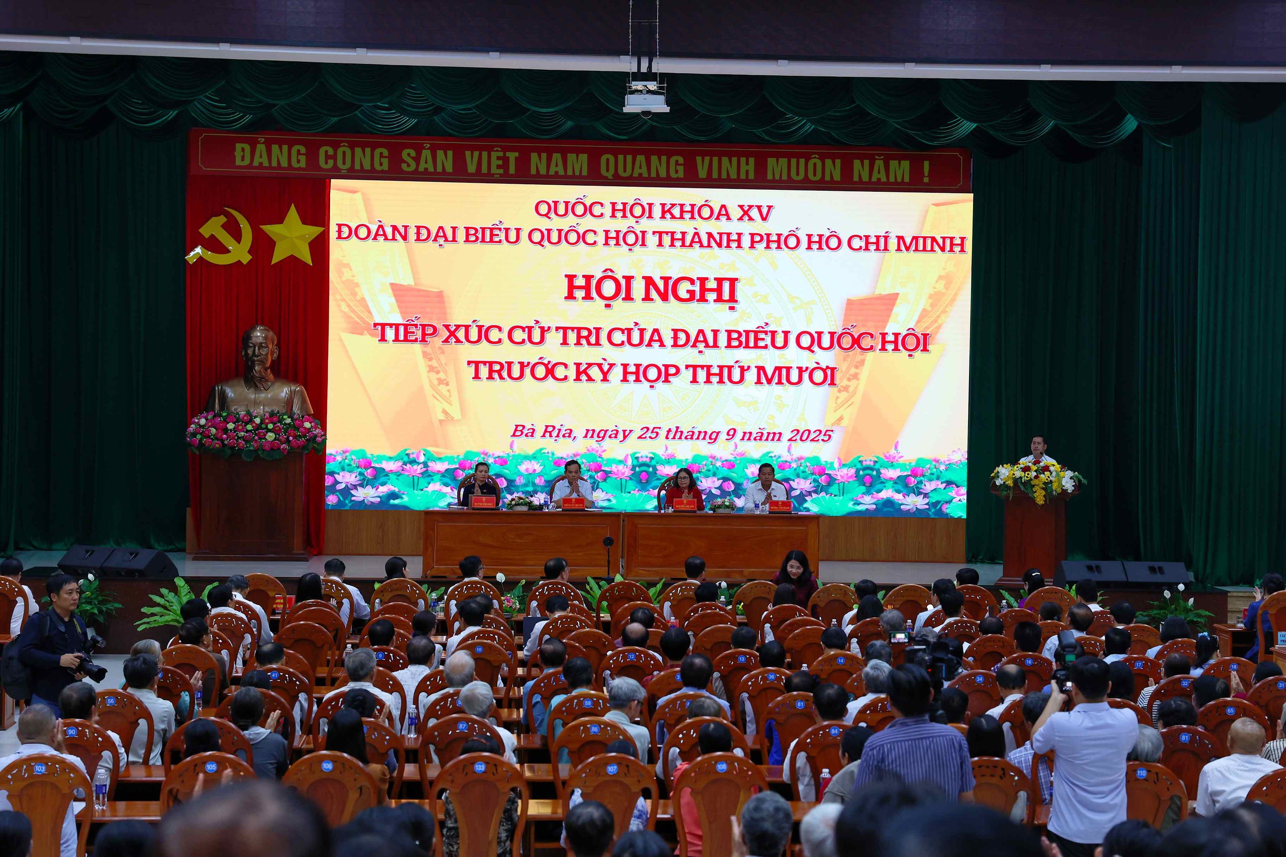 Bí thư Thành ủy TP HCM Trần Lưu Quang tiếp xúc cử tri tại phường Bà Rịa- Ảnh 3.