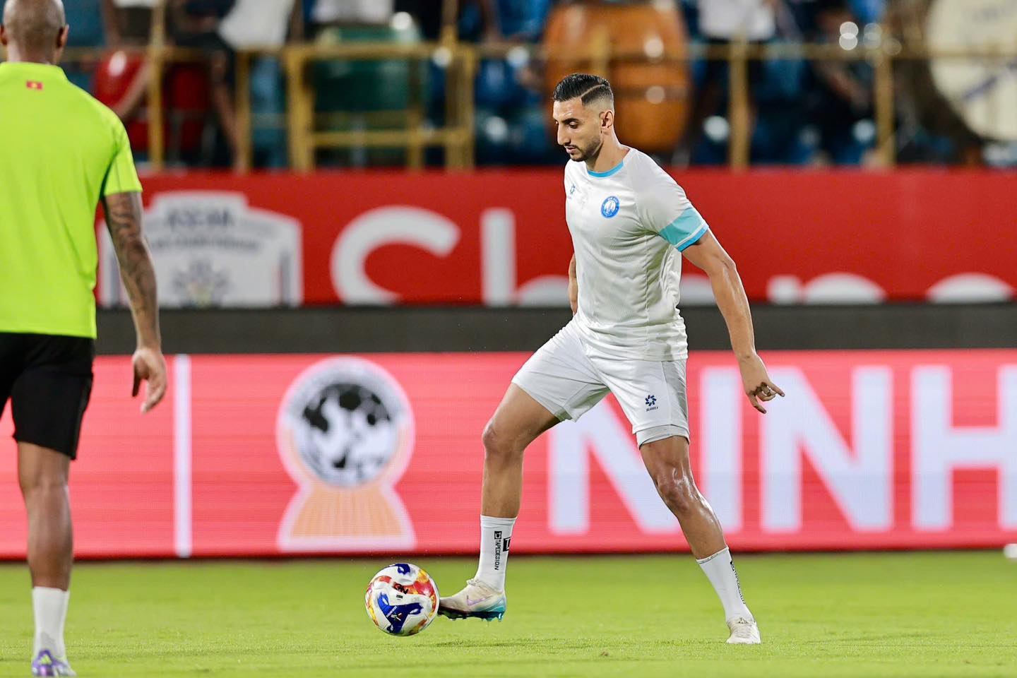 Lâm Ti Phông lập cú đúp giúp Nam Định thắng đội bóng của Campuchia - Ảnh 2.