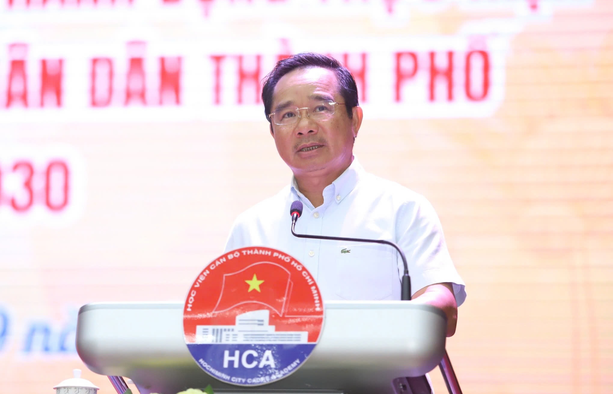 Chủ tịch UBND TP HCM: Giải phóng mặt bằng ì ạch, người đứng đầu xã, phường sẽ chịu trách nhiệm - Ảnh 1.