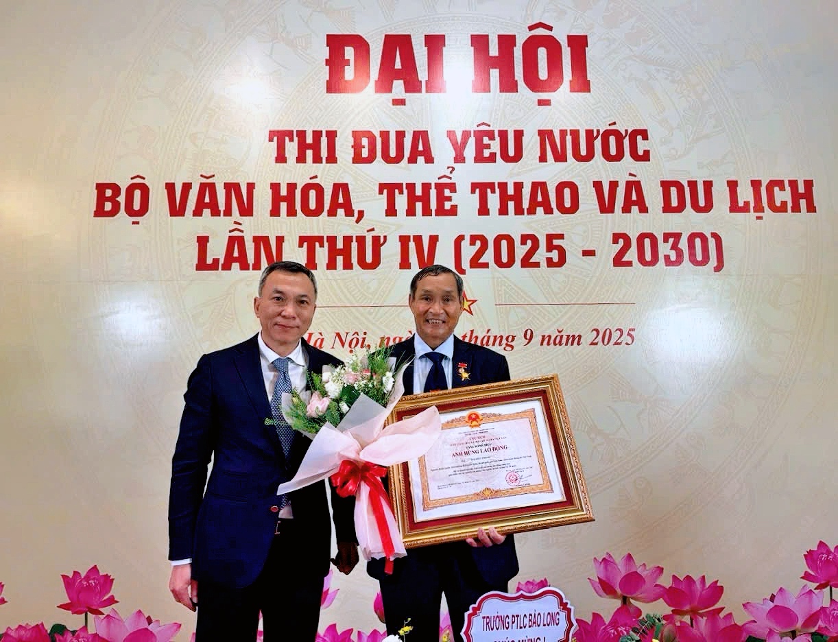 HLV Mai Đức Chung nhận danh hiệu Anh hùng Lao động- Ảnh 2. HLV Mai Đức Chung nhận danh hiệu Anh hùng Lao động- Ảnh 2.