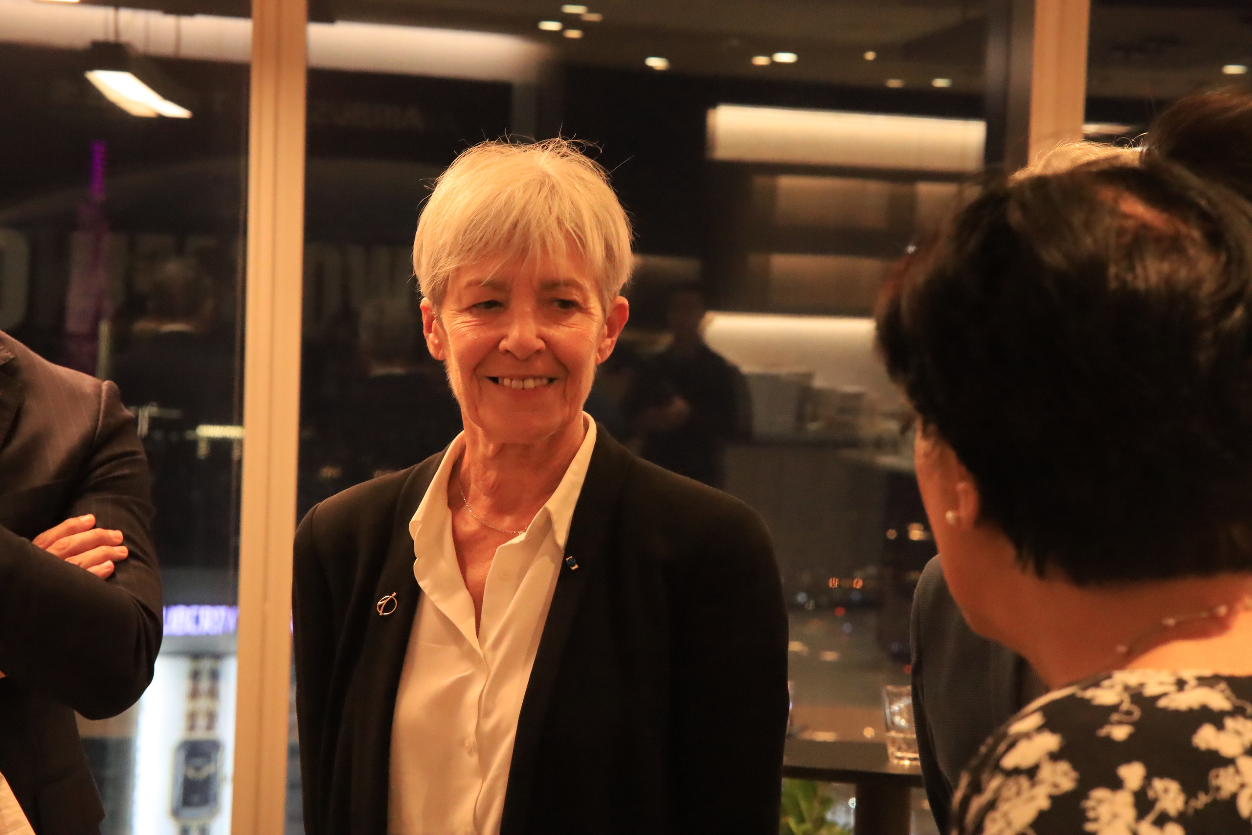 Nữ phi hành gia đầu tiên của Pháp đến Việt Nam truyền cảm hứng cho sinh viên - Ảnh 2.