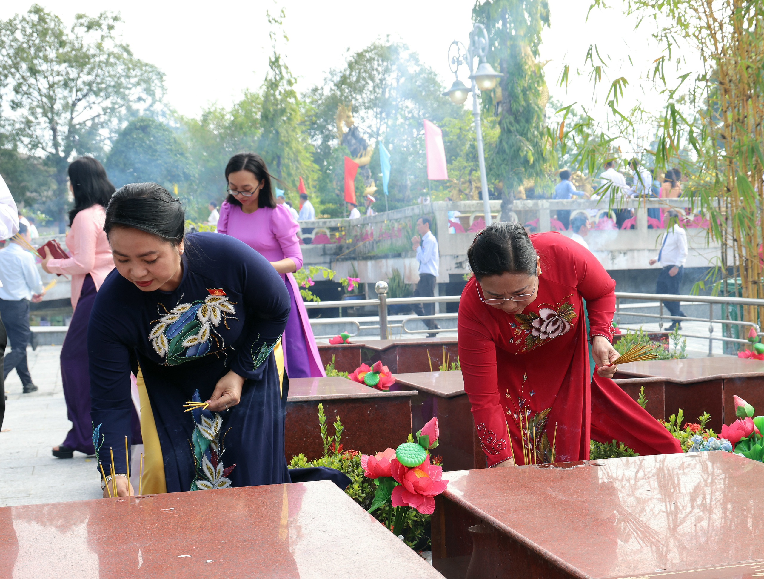 Khoảnh khắc thiêng liêng trước thềm Đại hội Đảng bộ TP Cần Thơ lần thứ I - Ảnh 1.