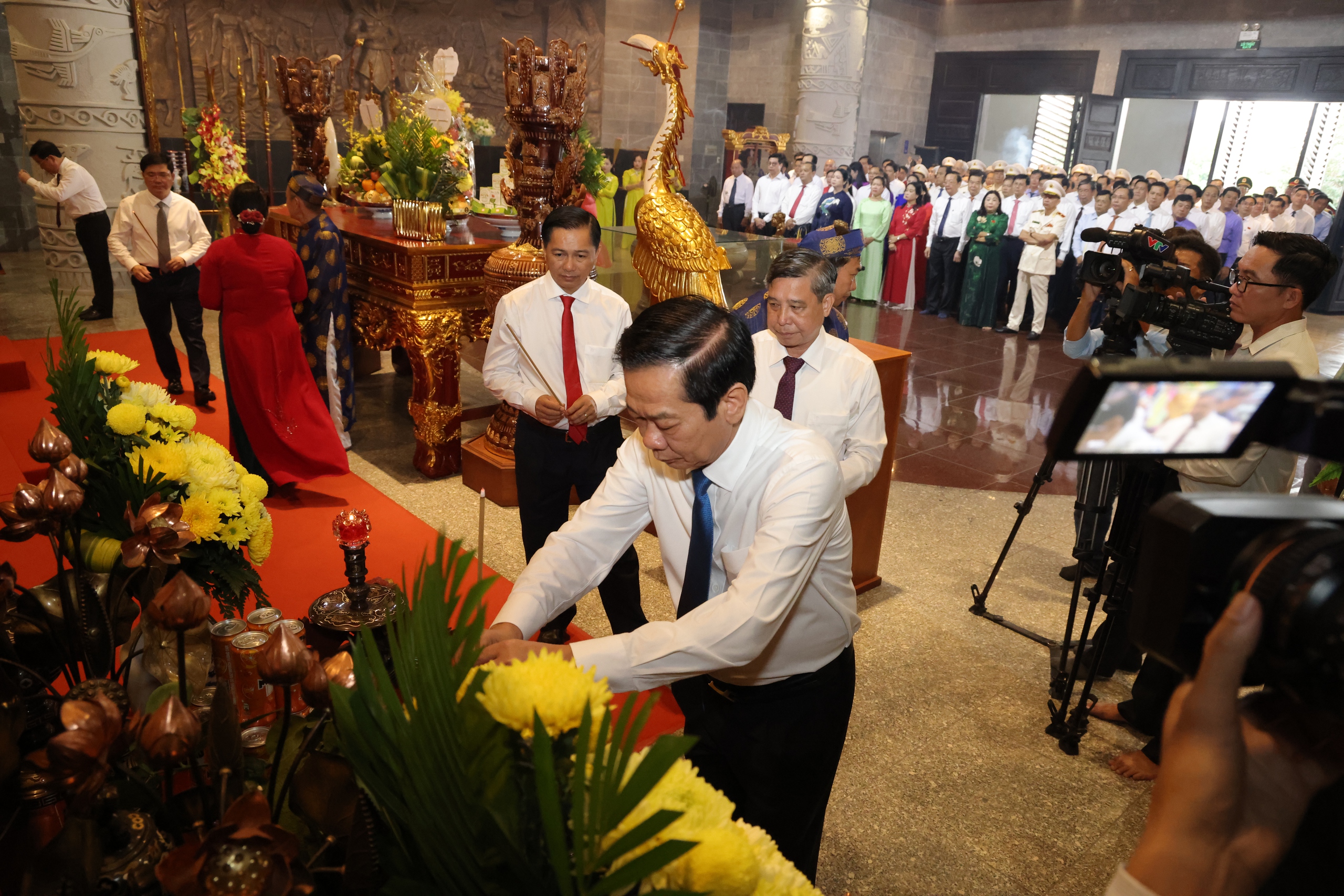 Khoảnh khắc thiêng liêng trước Đại hội đại biểu Đảng bộ TP Cần Thơ lần thứ I, nhiệm kỳ 2025 – 2030 - Ảnh 3.