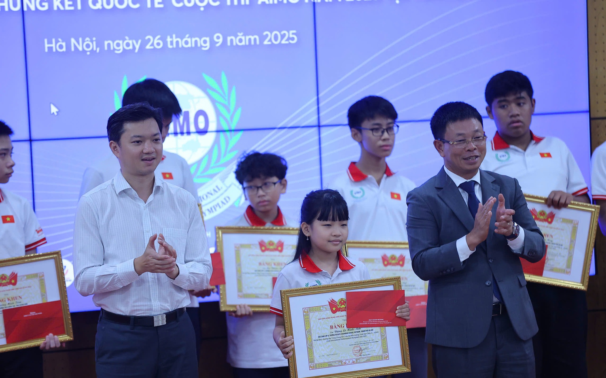 Khi toán học gặp nghệ thuật và AI - Ảnh 2.