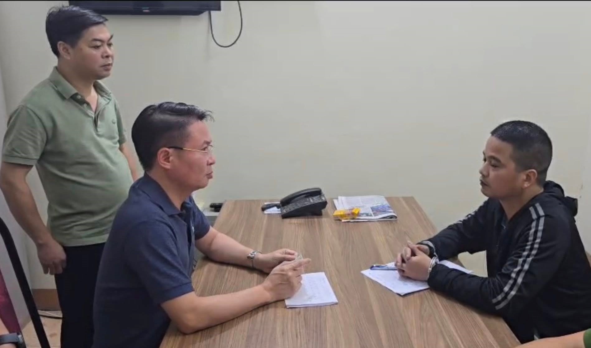 Mâu thuẫn tình ái, dùng dao đâm chết vợ và 2 người đàn ông trong đêm- Ảnh 1.