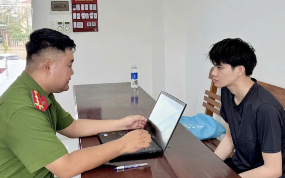 Công an TP HCM khám xét một bãi xe, bắt 6 đối tượng- Ảnh 3.