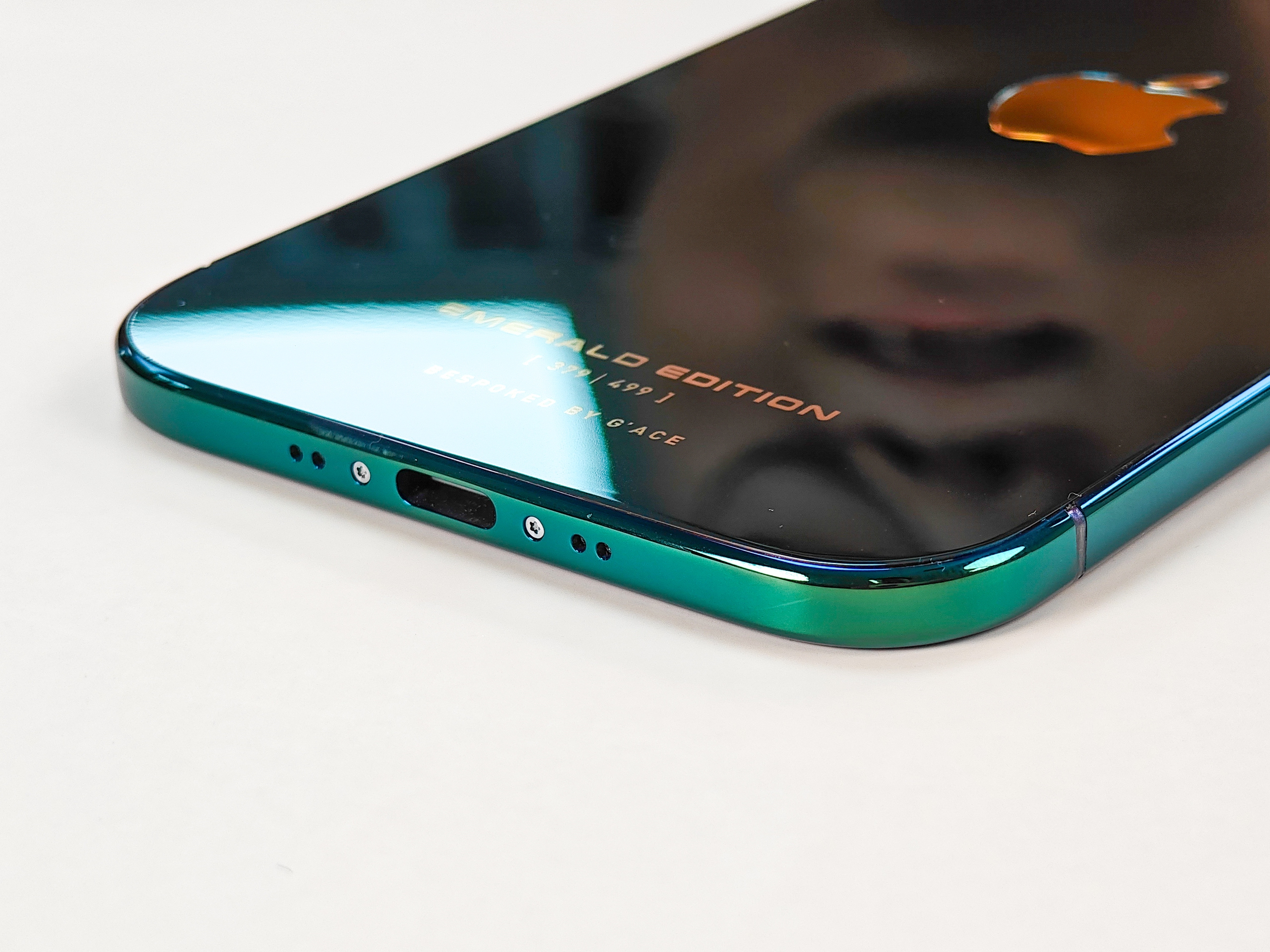 Trên tay chiếc iPhone Air mạ vàng 24K đầu tiên trên thế giới- Ảnh 7.