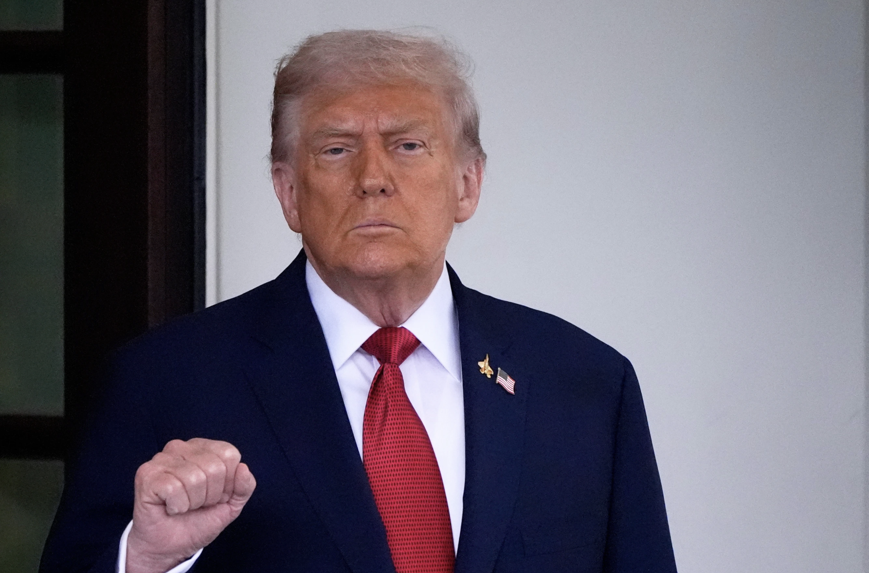 Tổng thống Donald Trump công bố thuế nhập khẩu mới - Ảnh 1.
