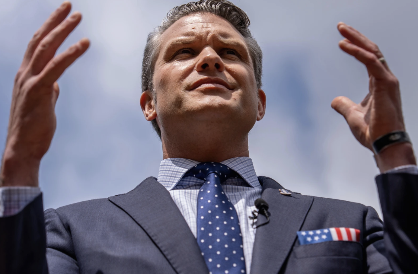 Bộ trưởng Quốc phòng Pete Hegseth bất ngờ triệu tập tướng lĩnh Mỹ khắp thế giới - Ảnh 1.