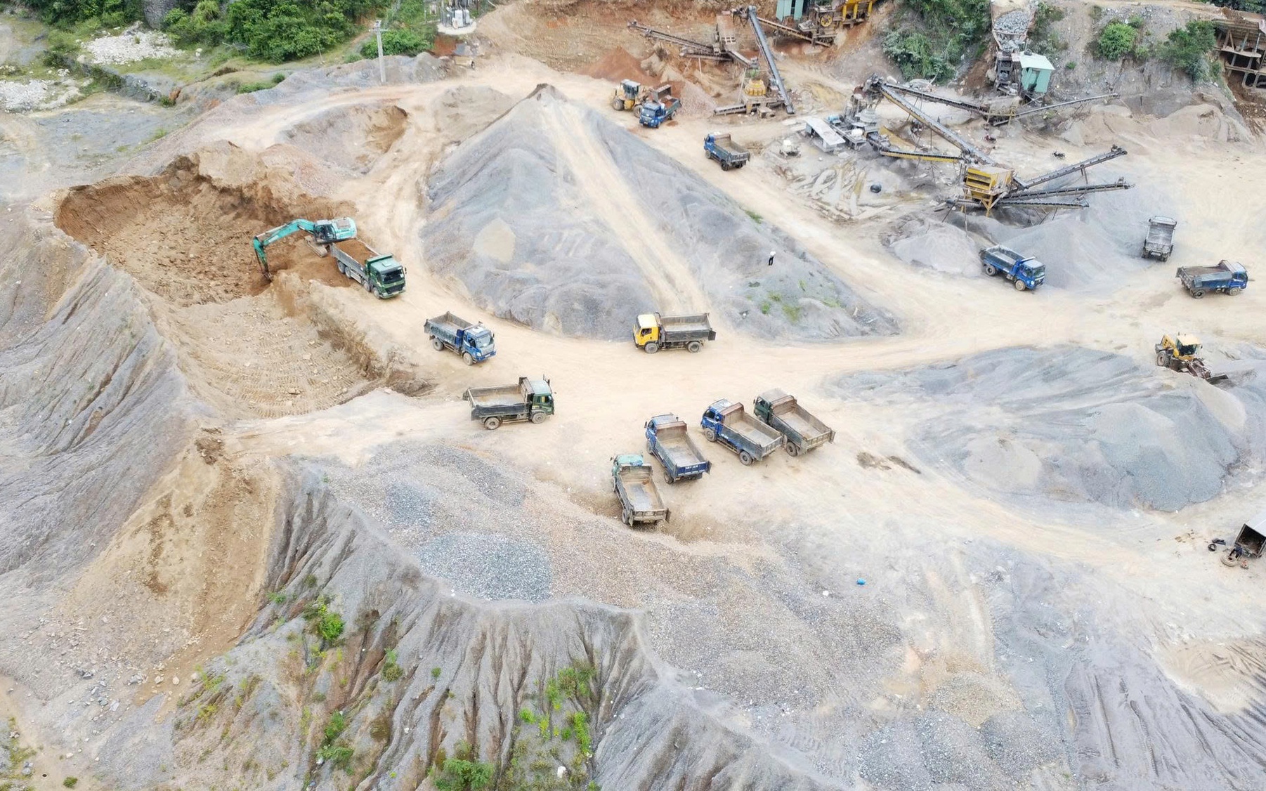 Đ&agrave; Nẵng ph&aacute;t hiện doanh nghiệp x&acirc;y dựng kh&ocirc;ng ph&eacute;p tại Cụm c&ocirc;ng nghiệp Thanh Vinh - Ảnh 2.