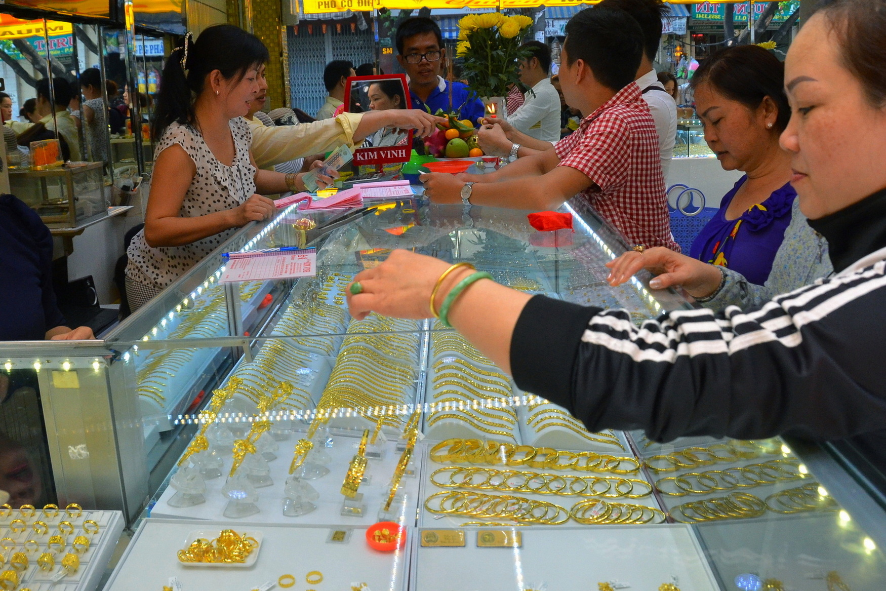 Giá vàng hôm nay, 27-9: Tiếp tục tăng- Ảnh 1. Giá vàng hôm nay, 27-9: Tiếp tục tăng- Ảnh 1.