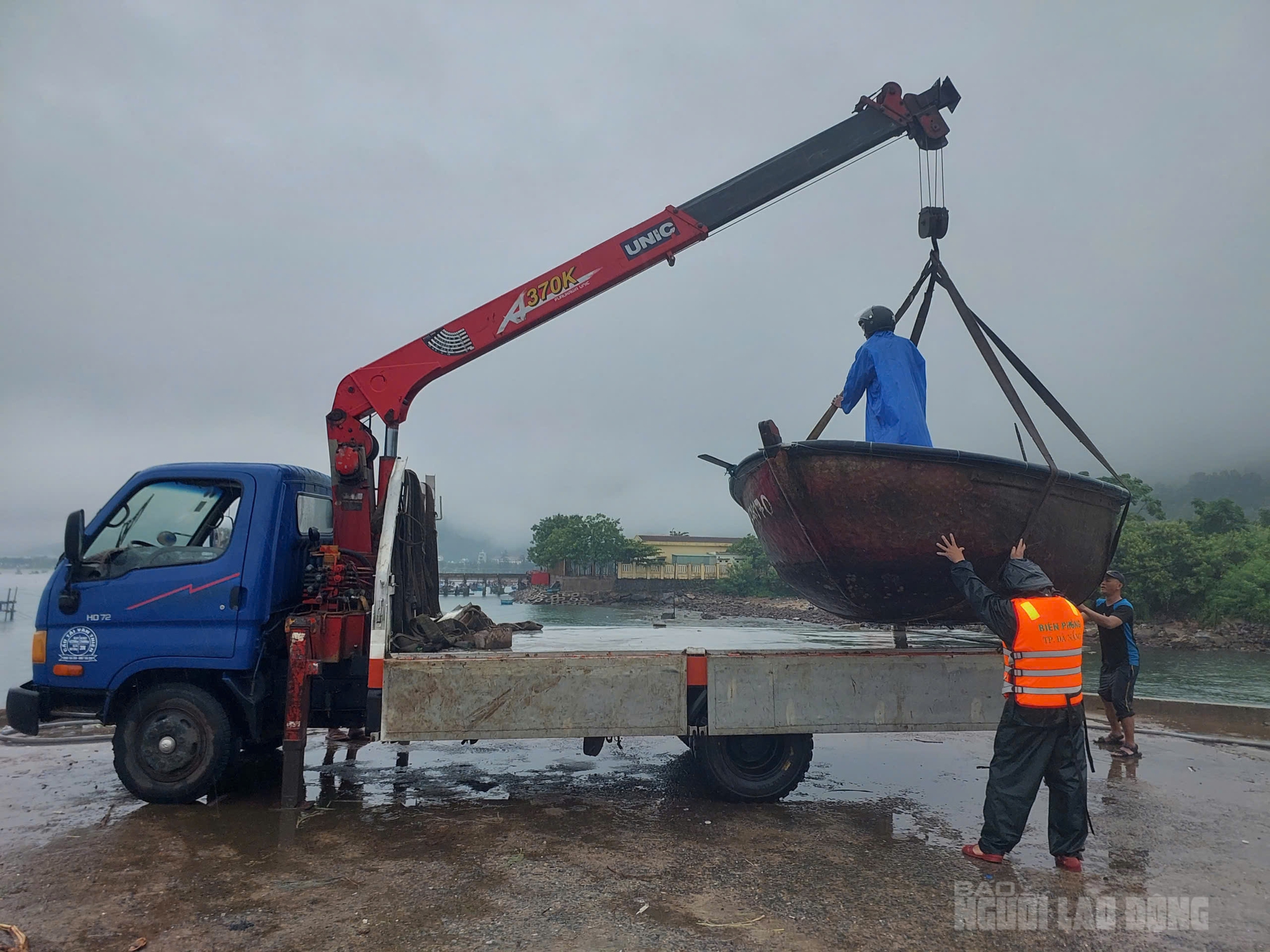 Ảnh hưởng bão số 10 Bualoi, Đà Nẵng mưa xối xả, nhiều tuyến phố ngập nặng- Ảnh 9.