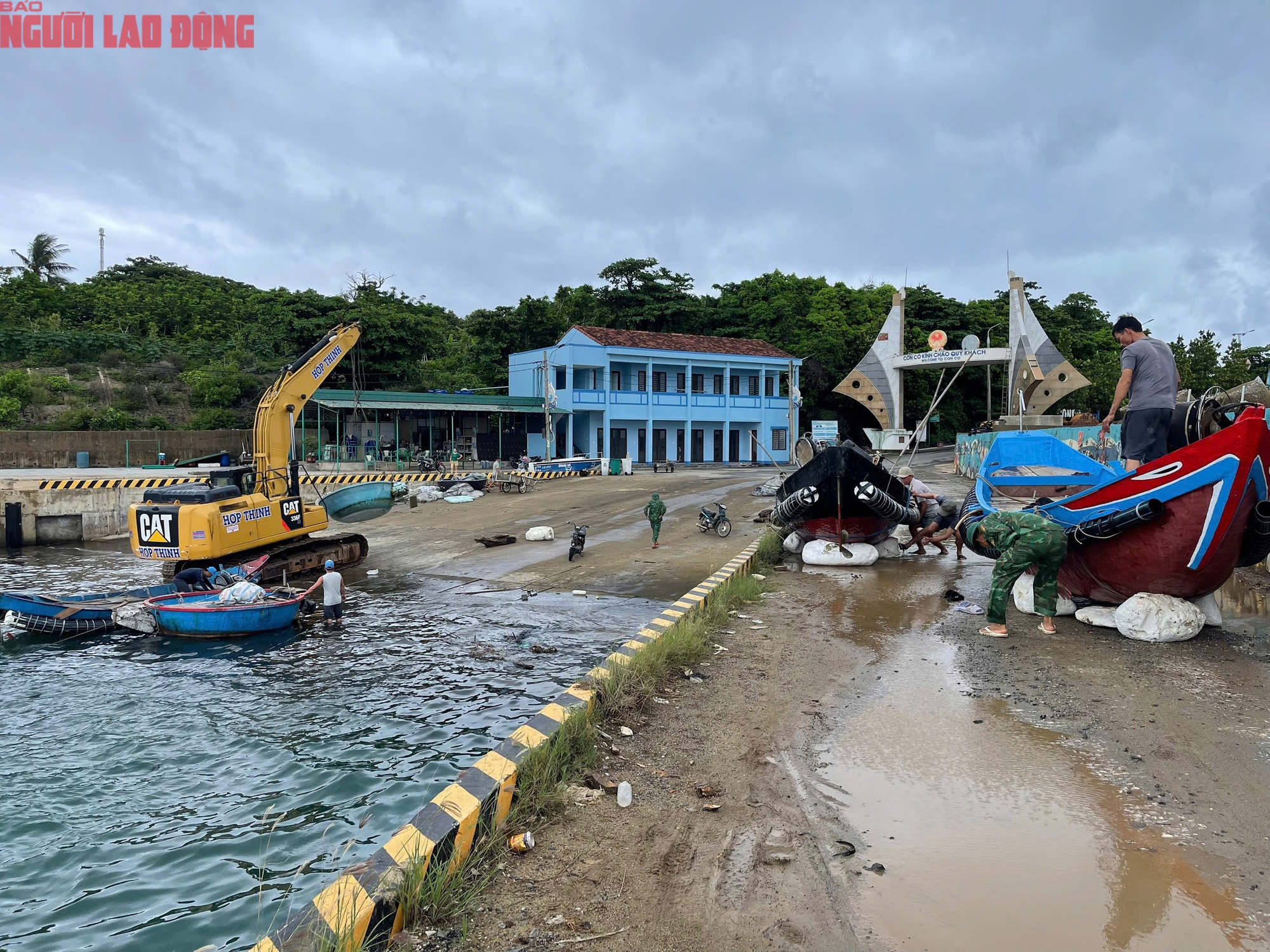 Hình ảnh "không chủ quan" ở đặc khu Cồn Cỏ, nơi bão số 10 ngang qua với cường độ mạnh- Ảnh 1.