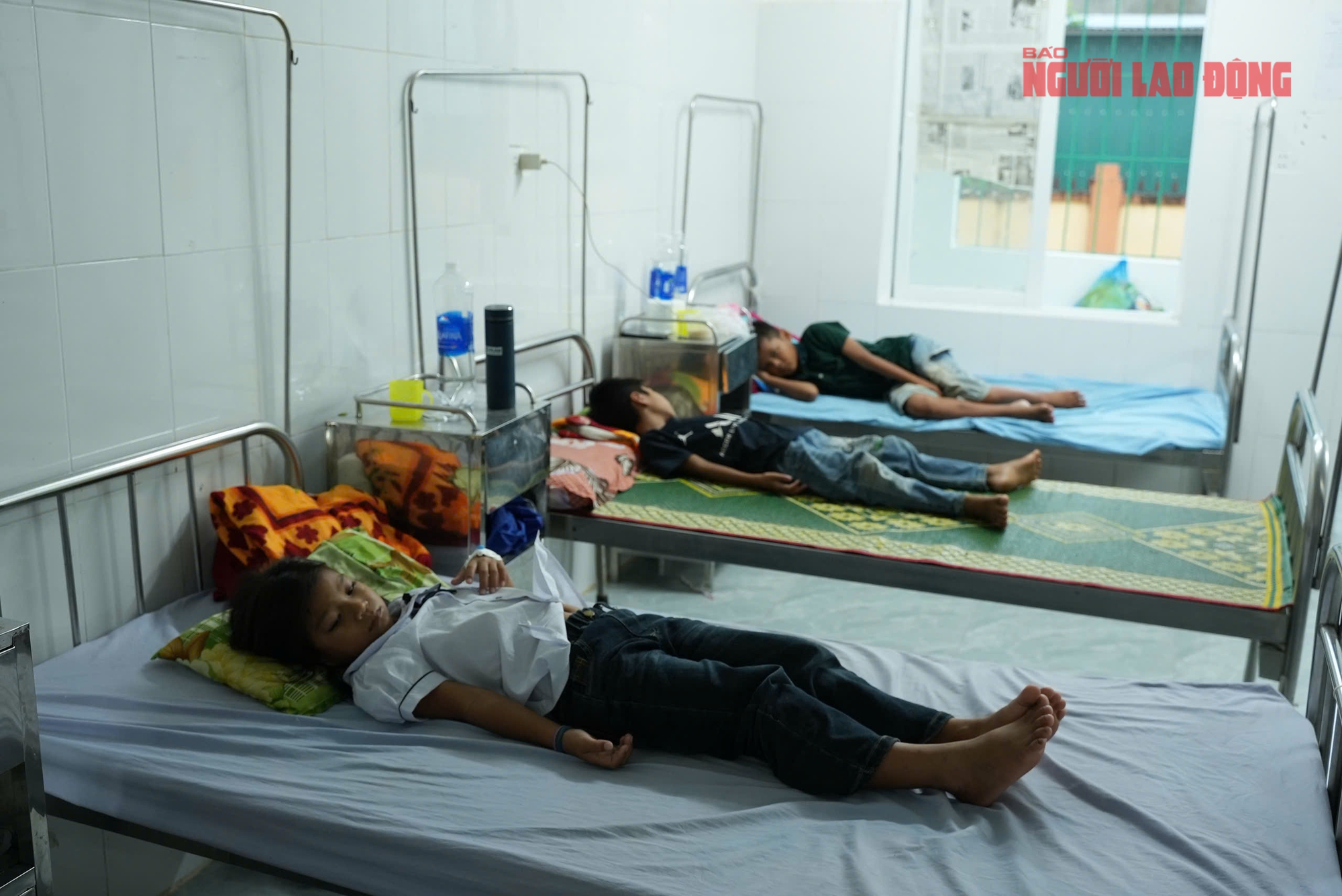 Vụ 40 học sinh nhập viện: Nhân viên y tế "gan ruột" nói về nữ Hiệu phó bao hết quy trình bếp ăn - Ảnh 2.