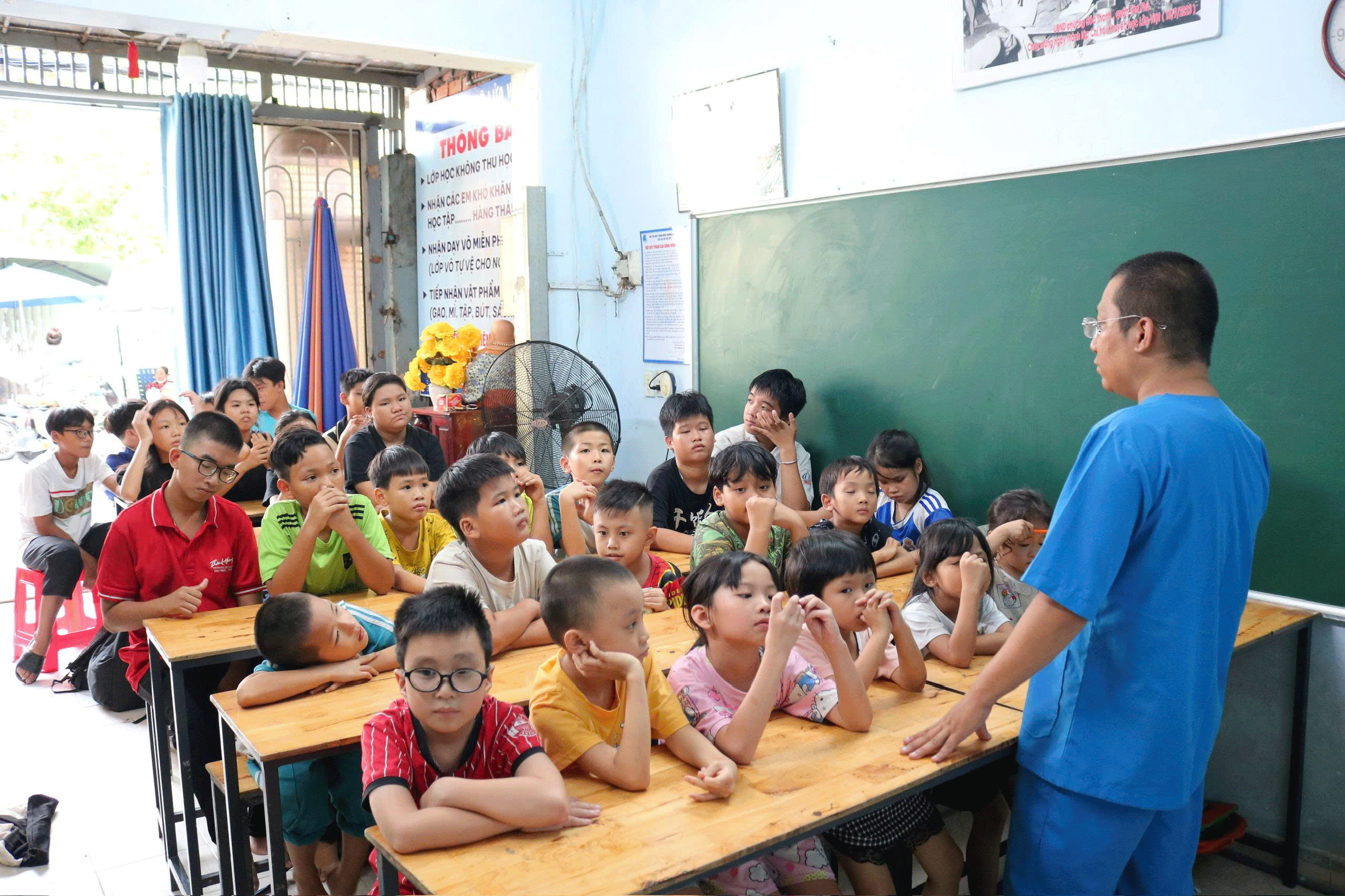 Những "chuyến đò" chan chứa yêu thương - Ảnh 1.