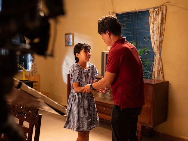 Đạo diễn Nguyễn Minh Cao ra mắt ấn tượng với kênh "Sống để yêu thương"- Ảnh 3.