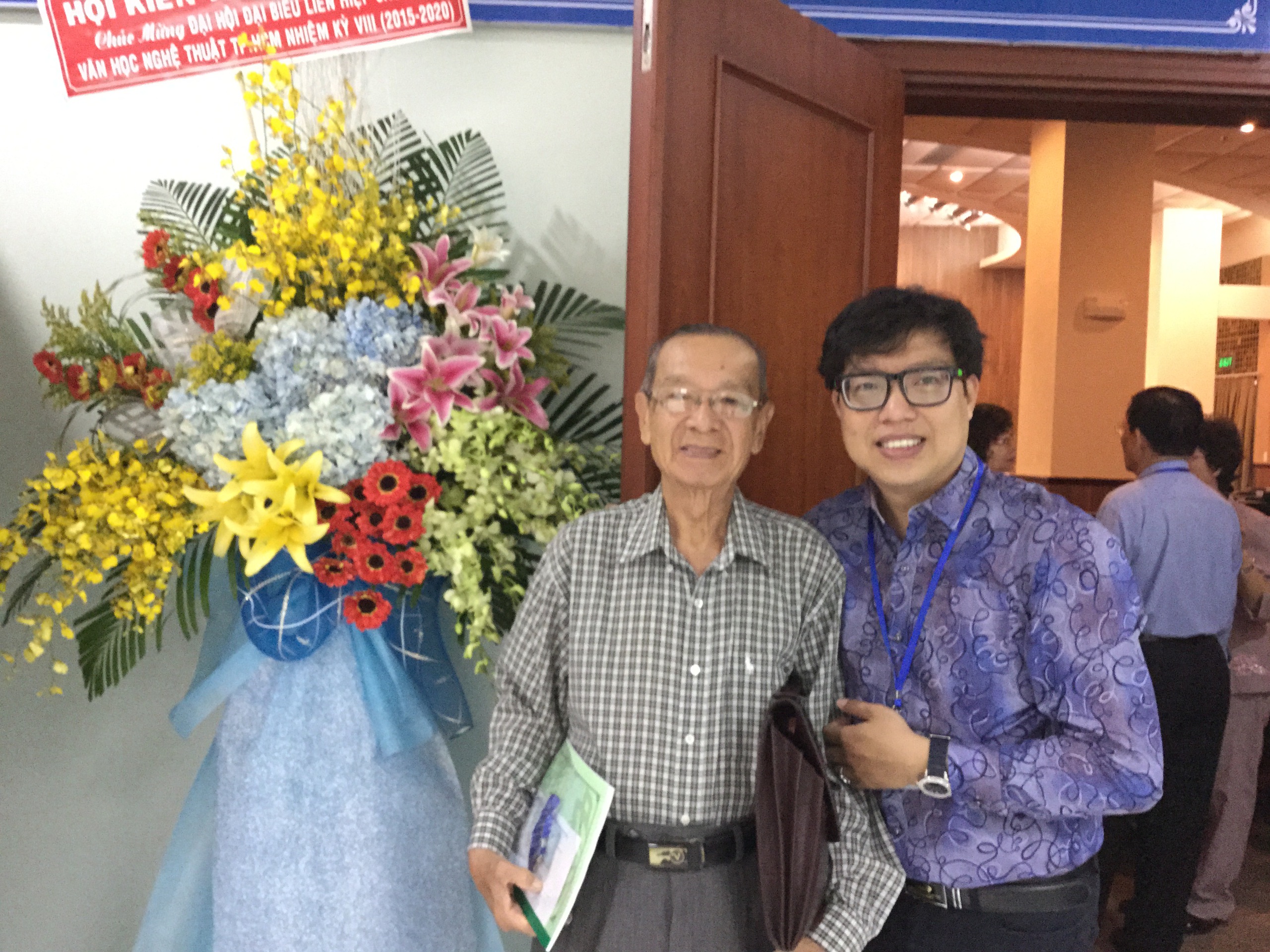 Gia đình NSND Đinh Bằng Phi Trao tặng nguồn tư liệu quý cho Nhà hát Nghệ thuật Hát bội TP HCM - Ảnh 2.