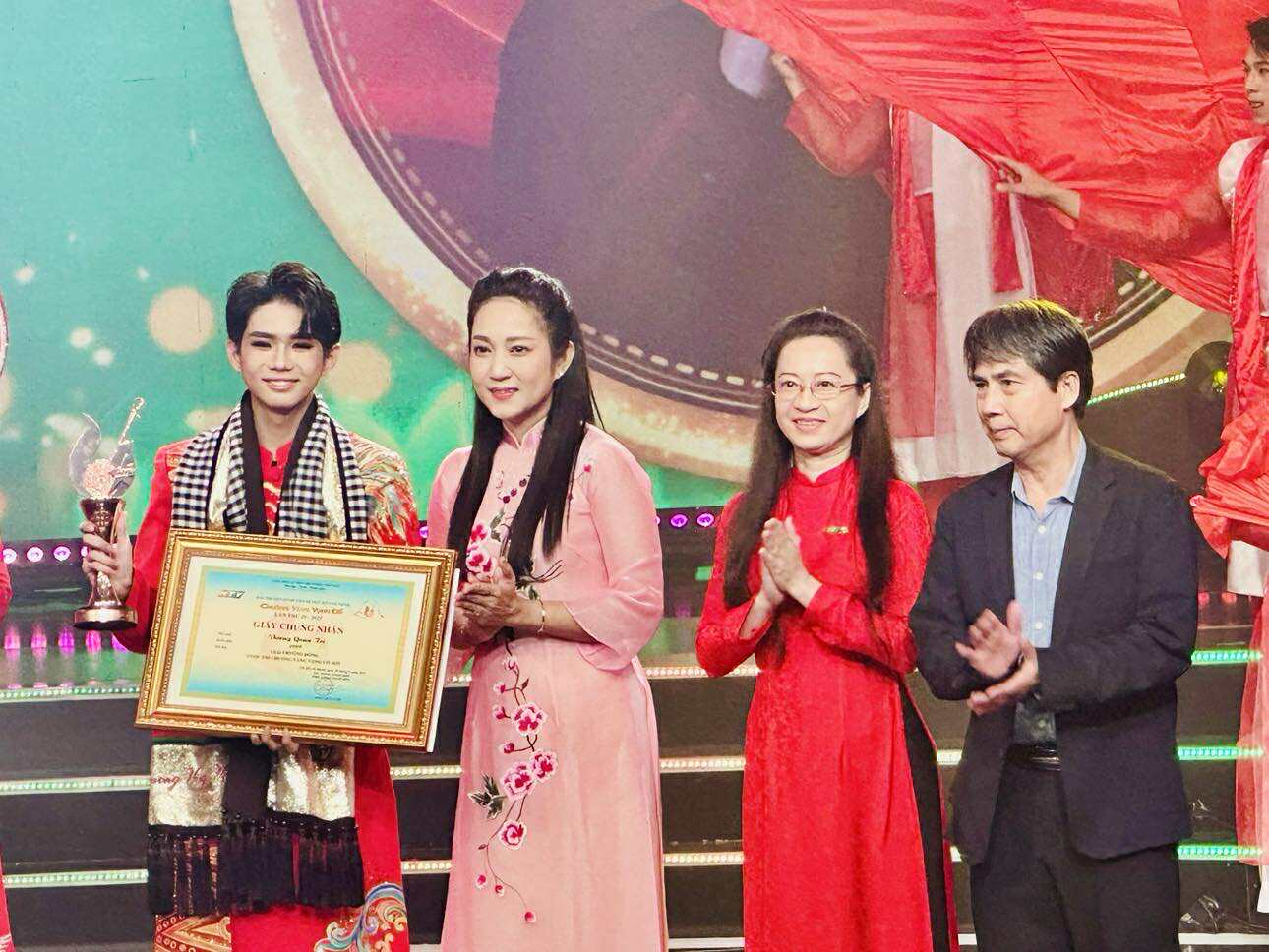 Đặng Thị Thùy Dương đoạt giải "Chuông vàng vọng cổ" lần thứ 20 -2025- Ảnh 9.