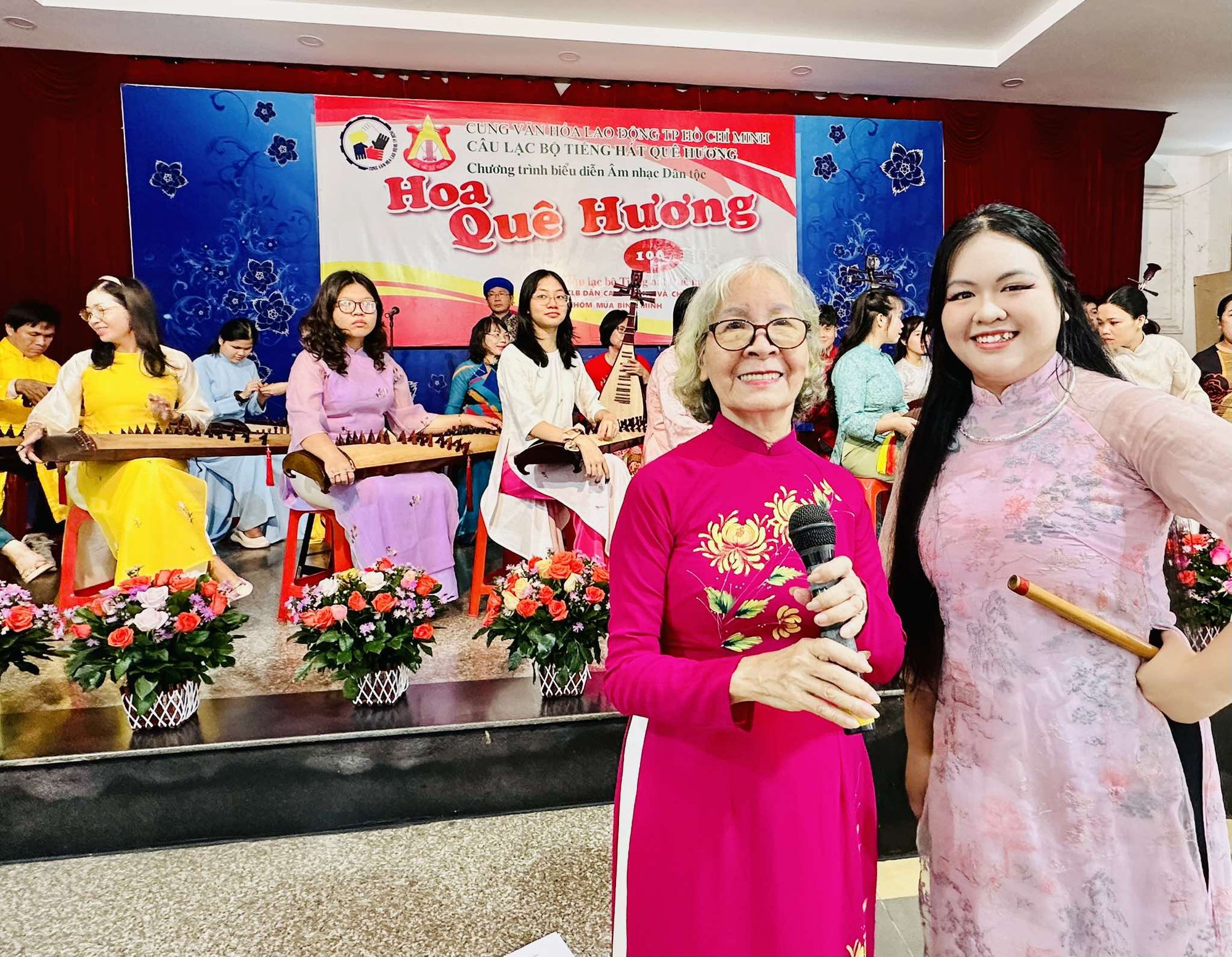 Merituoasa profesoară Pham Thuy Hoan este dedicată menținerii programului „Florile Patriei” - Fotografia 1. Nhà giáo ưu tú Phạm Thúy Hoan tâm huyết giữ vững chương trình
