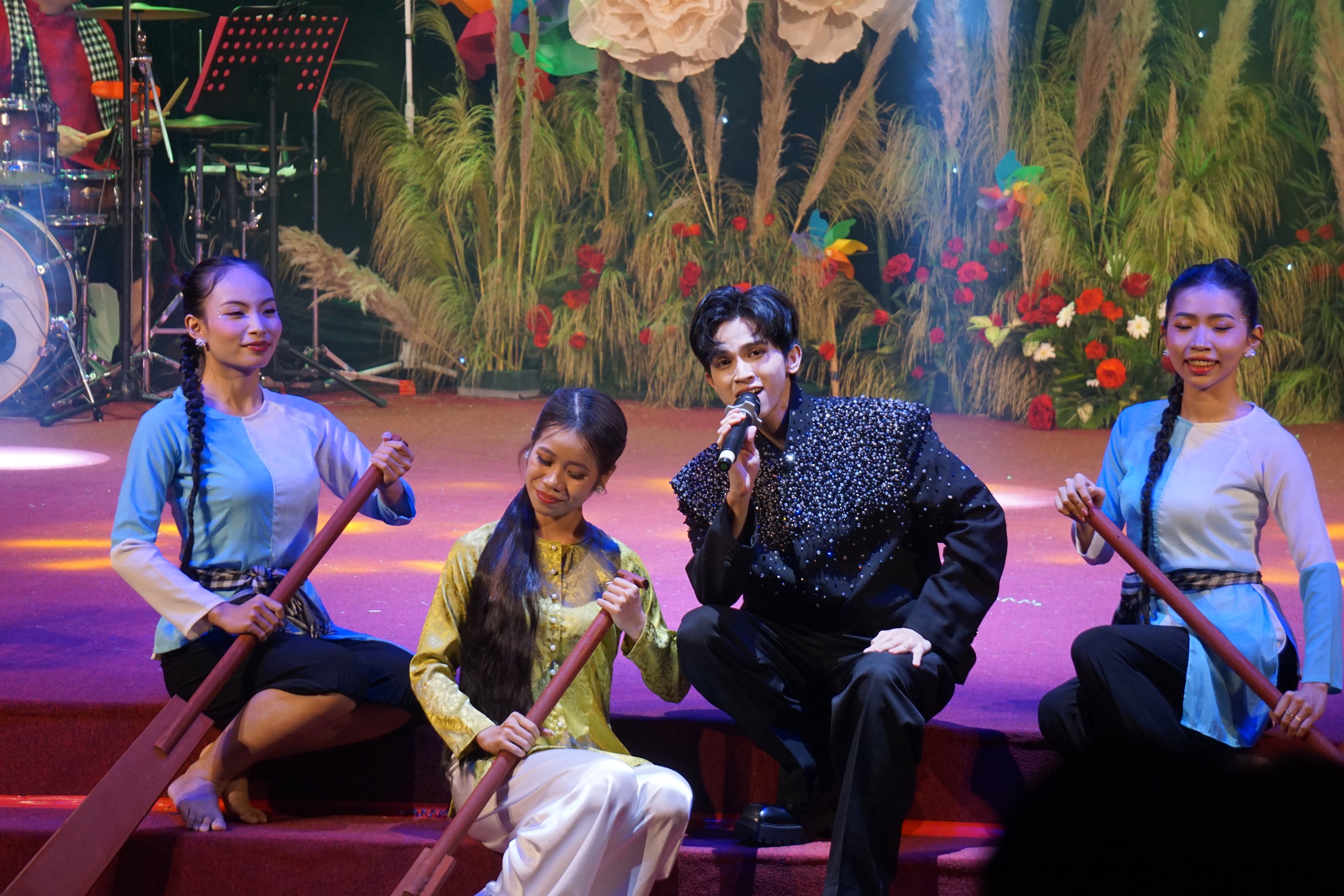 Dư âm đẹp từ "Tàu về quê hương" của Quách Phú Thành – Phạm Thiêng Ngân - Ảnh 6.