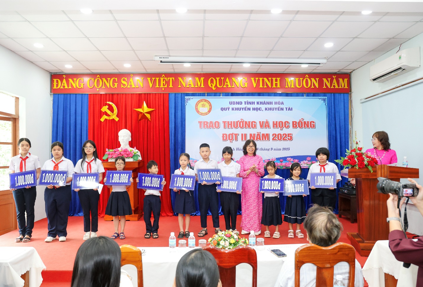 Yến sào Khánh Hòa đồng hành cùng Quỹ Khuyến học, Khuyến tài Khánh Hòa- Ảnh 2.