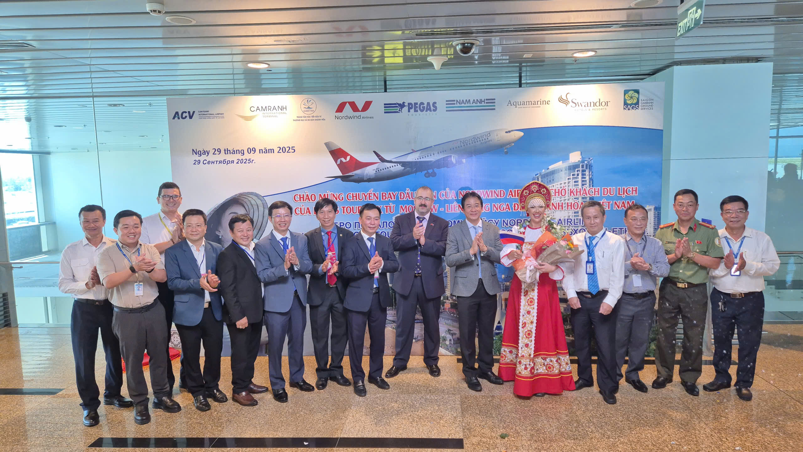 ក្រុមហ៊ុនអាកាសចរណ៍ Nordwind នាំភ្ញៀវទេសចររុស្ស៊ីទៅកាន់ Khanh Hoa បន្ទាប់ពីផ្អាករយៈពេល ៥ ឆ្នាំ - រូបថត ៣. Hàng không Nordwind đưa khách Nga đến Khánh Hòa sau 5 năm tạm ngưng- Ảnh 3.