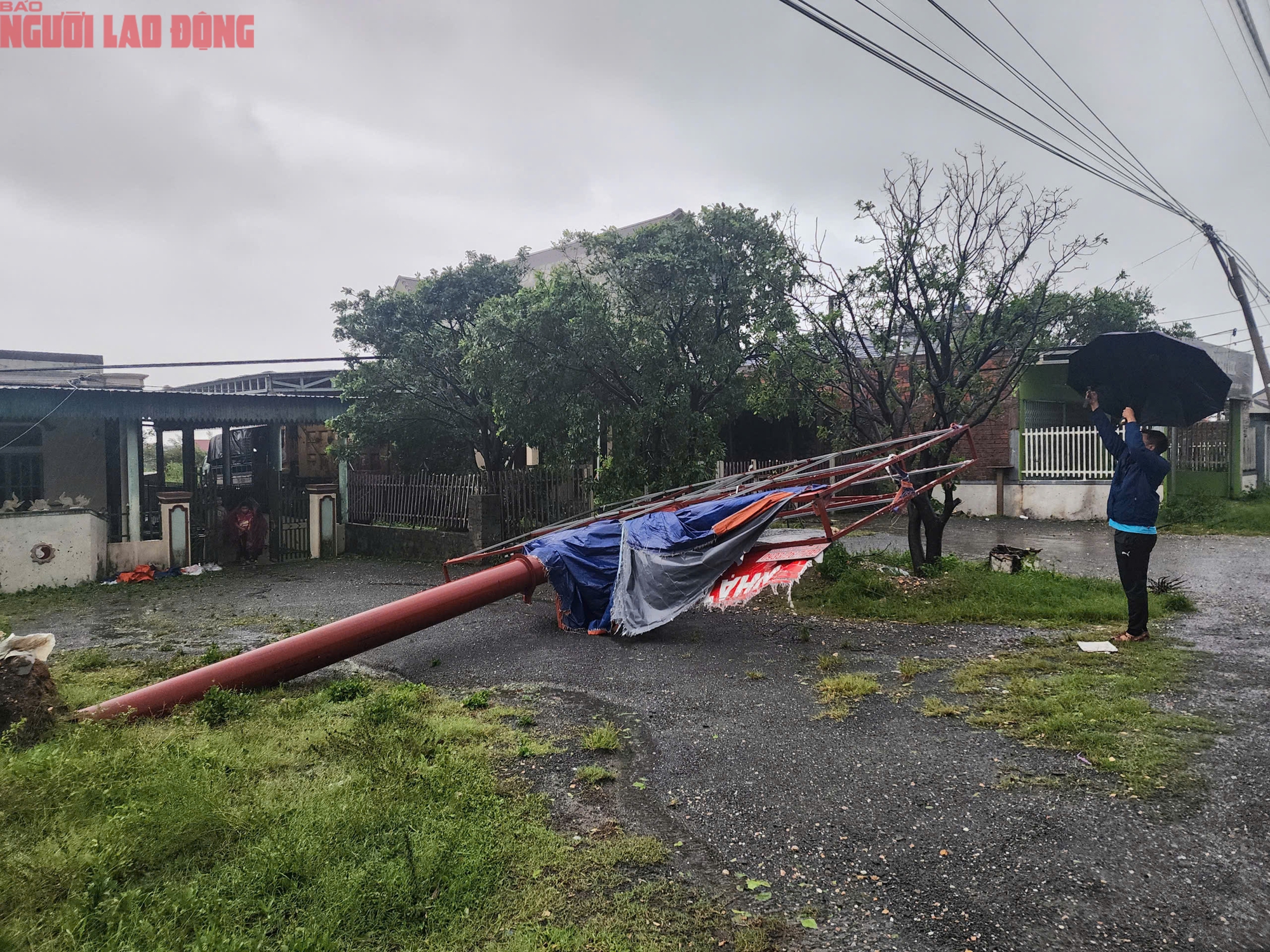 Quảng Trị sau bão số 10: Thiệt hại nặng nề tại xã Phú Trạch sau cơn bão - Ảnh 13.