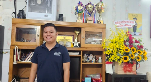 Vô địch giải cờ tướng thế giới, Lại Lý Huynh nhận thưởng nóng của TP HCM- Ảnh 2.
