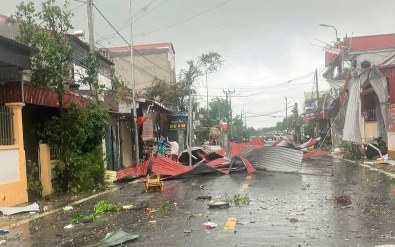 Vì sao xuất hiện nhiều trận lốc xoáy kinh hoàng ở rìa phía Bắc bão số 10 Bualoi?- Ảnh 2.