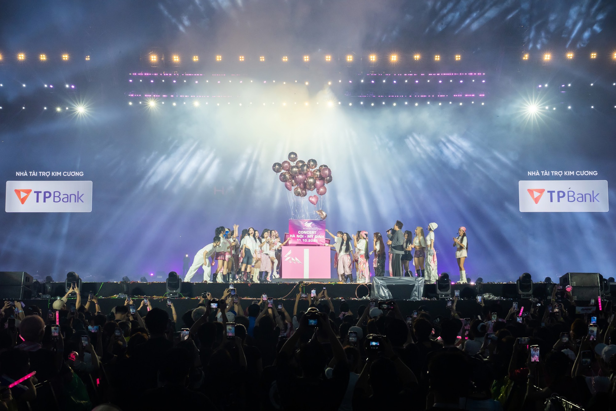 Săn vé Em Xinh “Say Hi” Concert Đêm 2 siêu dễ cùng TPBank- Ảnh 1. Săn vé Em Xinh “Say Hi” Concert Đêm 2 siêu dễ cùng TPBank- Ảnh 1.