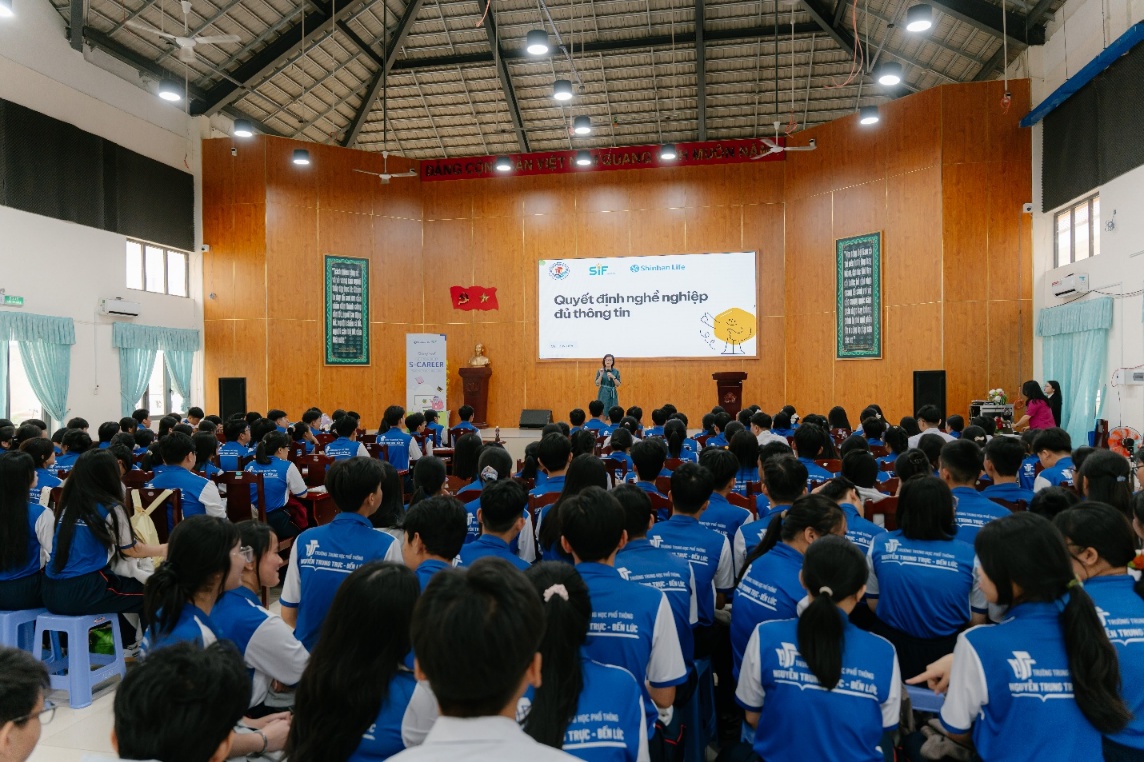 Shinhan Life Việt Nam hoàn thành chương trình hướng nghiệp S-Career- Ảnh 1. Shinhan Life Việt Nam hoàn thành chương trình hướng nghiệp S-Career- Ảnh 1.