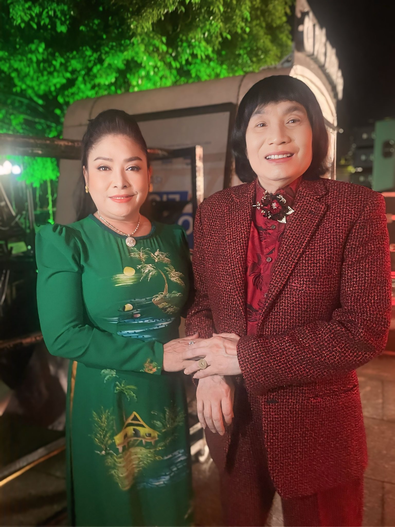 NSND Minh Vương hòa cùng khí phách dân tộc trong đêm mưa tại Bình Chánh- Ảnh 3. NSND Minh Vương hòa cùng khí phách dân tộc trong đêm mưa tại Bình Chánh- Ảnh 3.