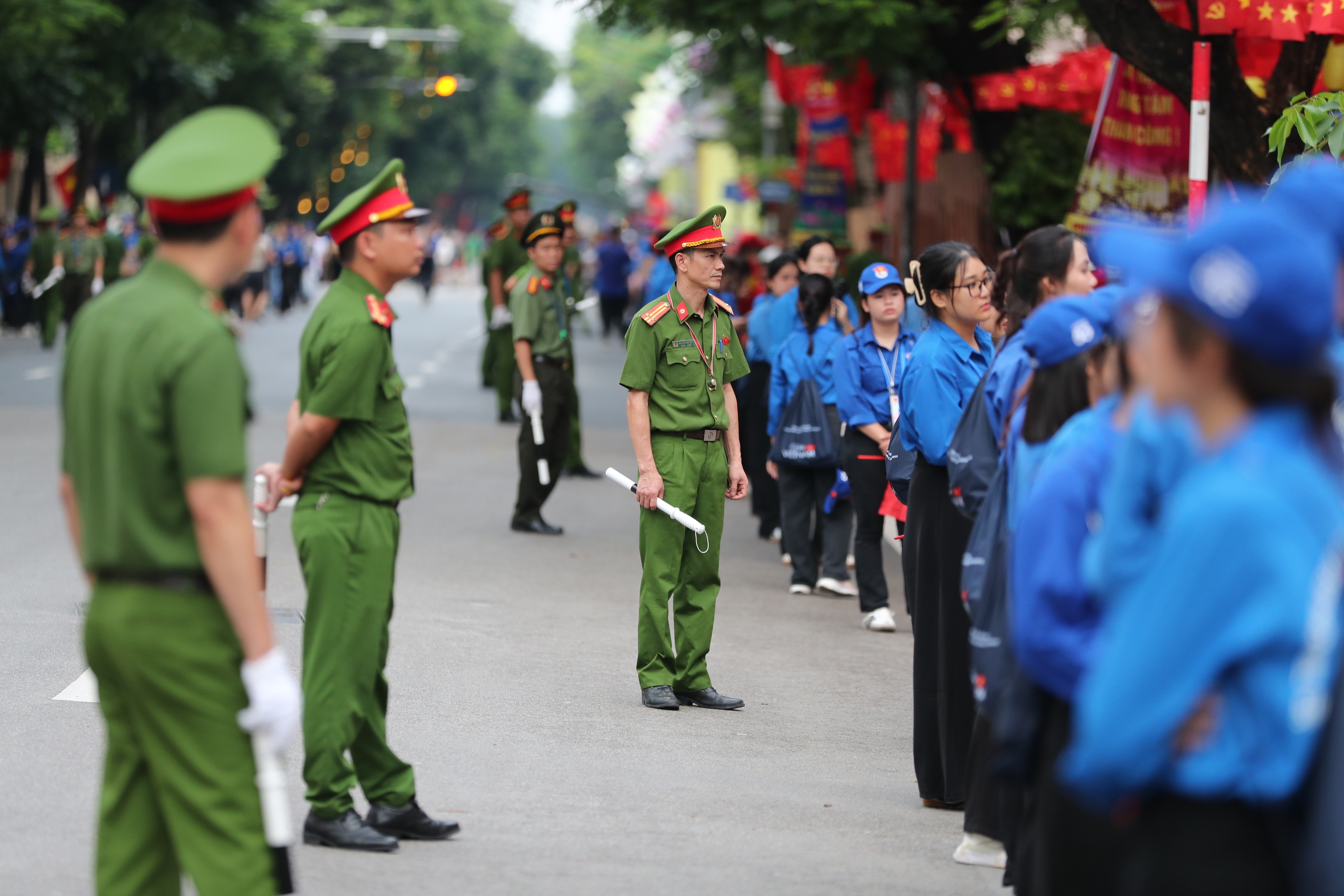 Những khối không tên thầm lặng phục vụ A80 - Ảnh 1.
