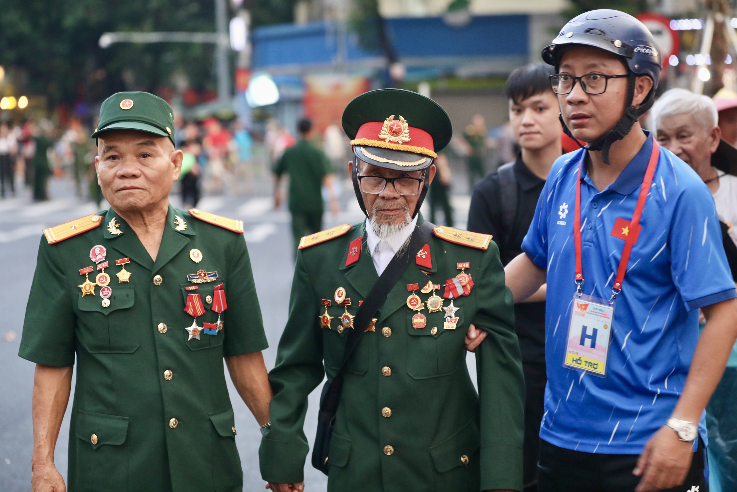 Những khối không tên thầm lặng phục vụ A80 - Ảnh 9.
