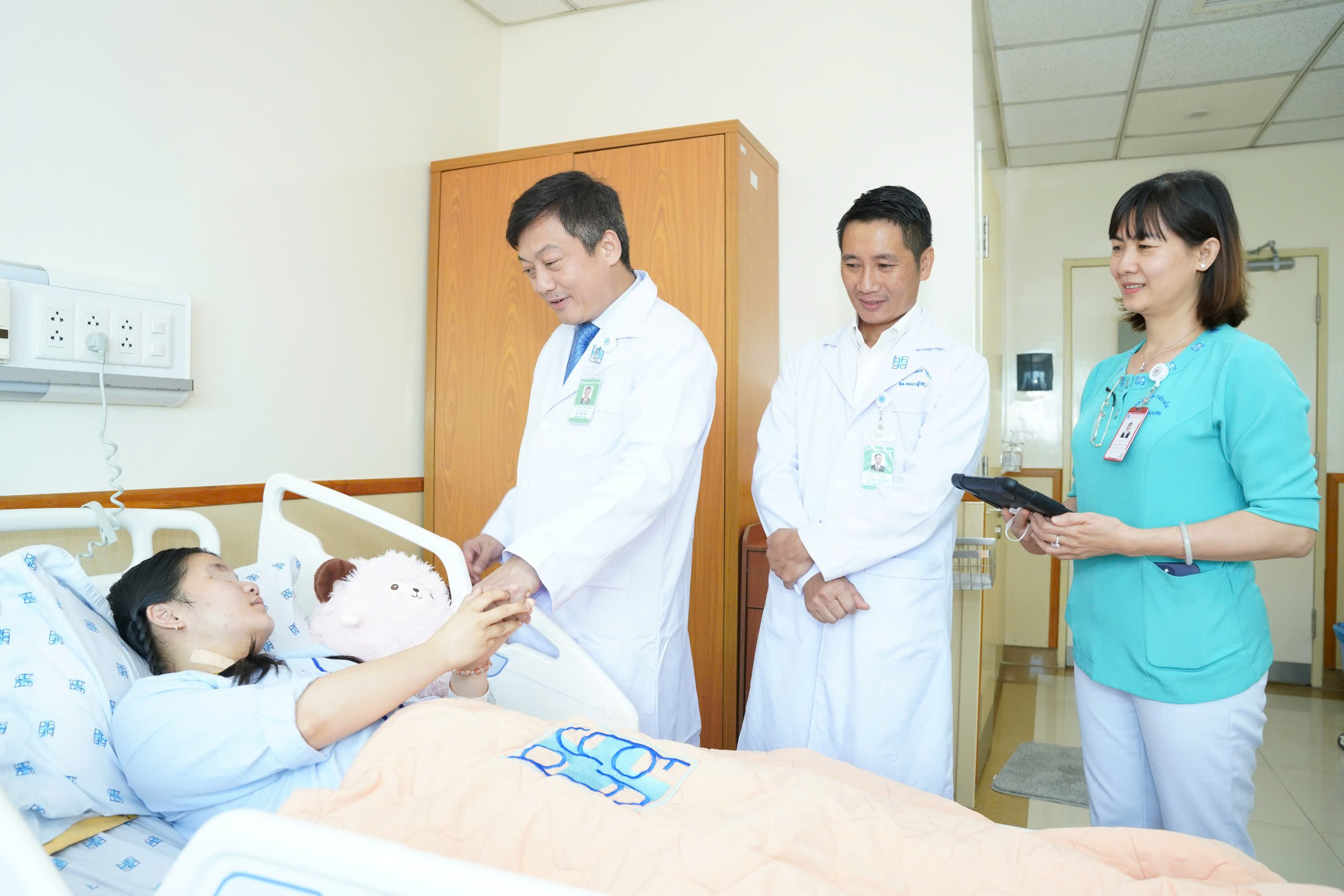 Giá khám chữa bệnh mới nhất của TP HCM sau khi sáp nhập - Ảnh 1.
