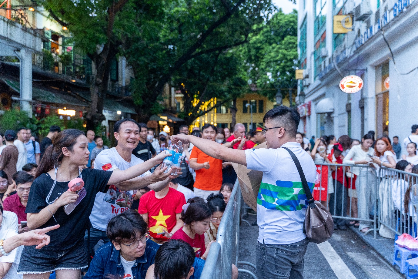 Những khoảnh khắc đẹp tại các trạm sức khỏe Pharmacity đồng hành cùng A80- Ảnh 2.