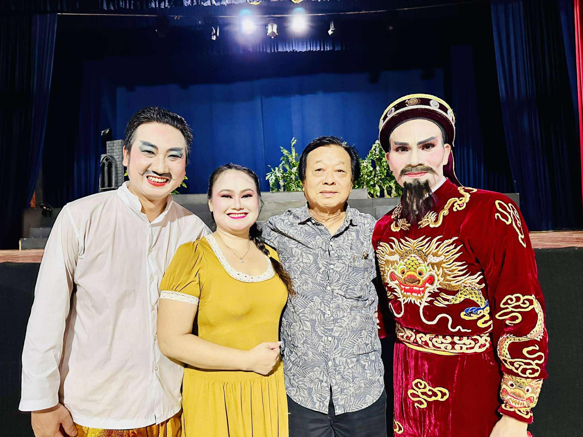 NSND Trần Ngọc Giàu chăm chút, dìu dắt đội ngũ đạo diễn trẻ của sân khấu Hát Bội TP HCM - Ảnh 1.