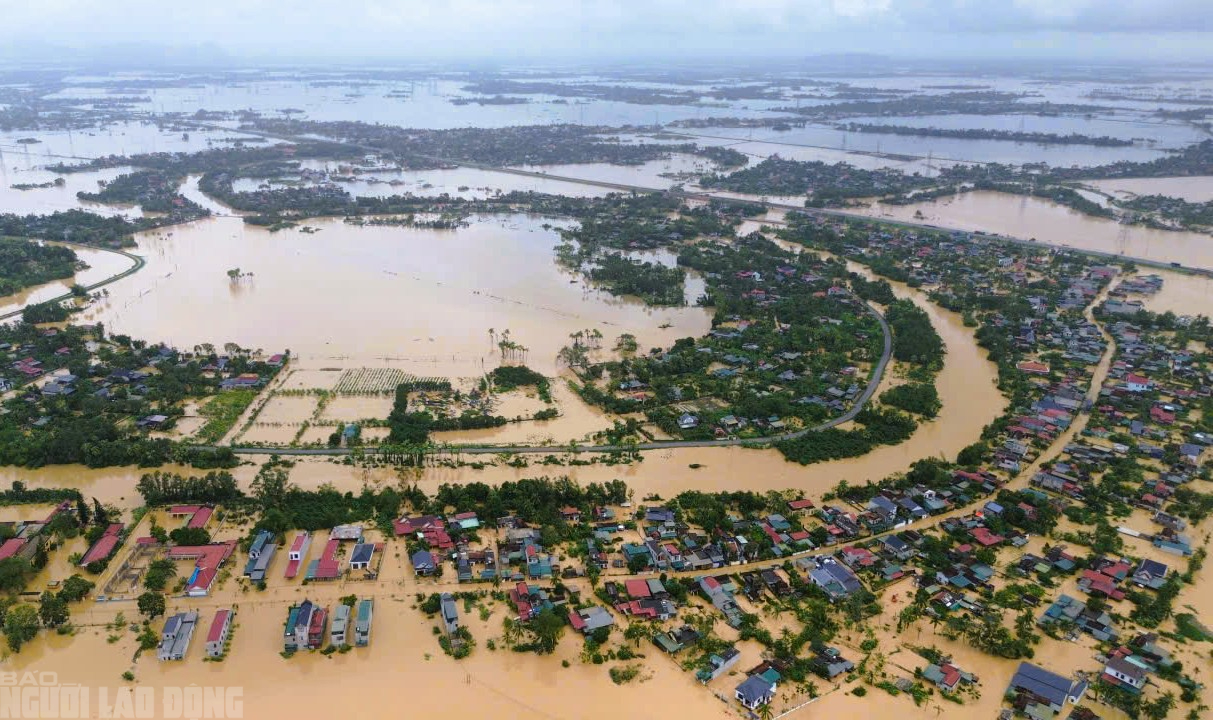 Một xã ở Thanh Hóa có hơn 3.000 ngôi nhà chìm trong biển nước- Ảnh 1.